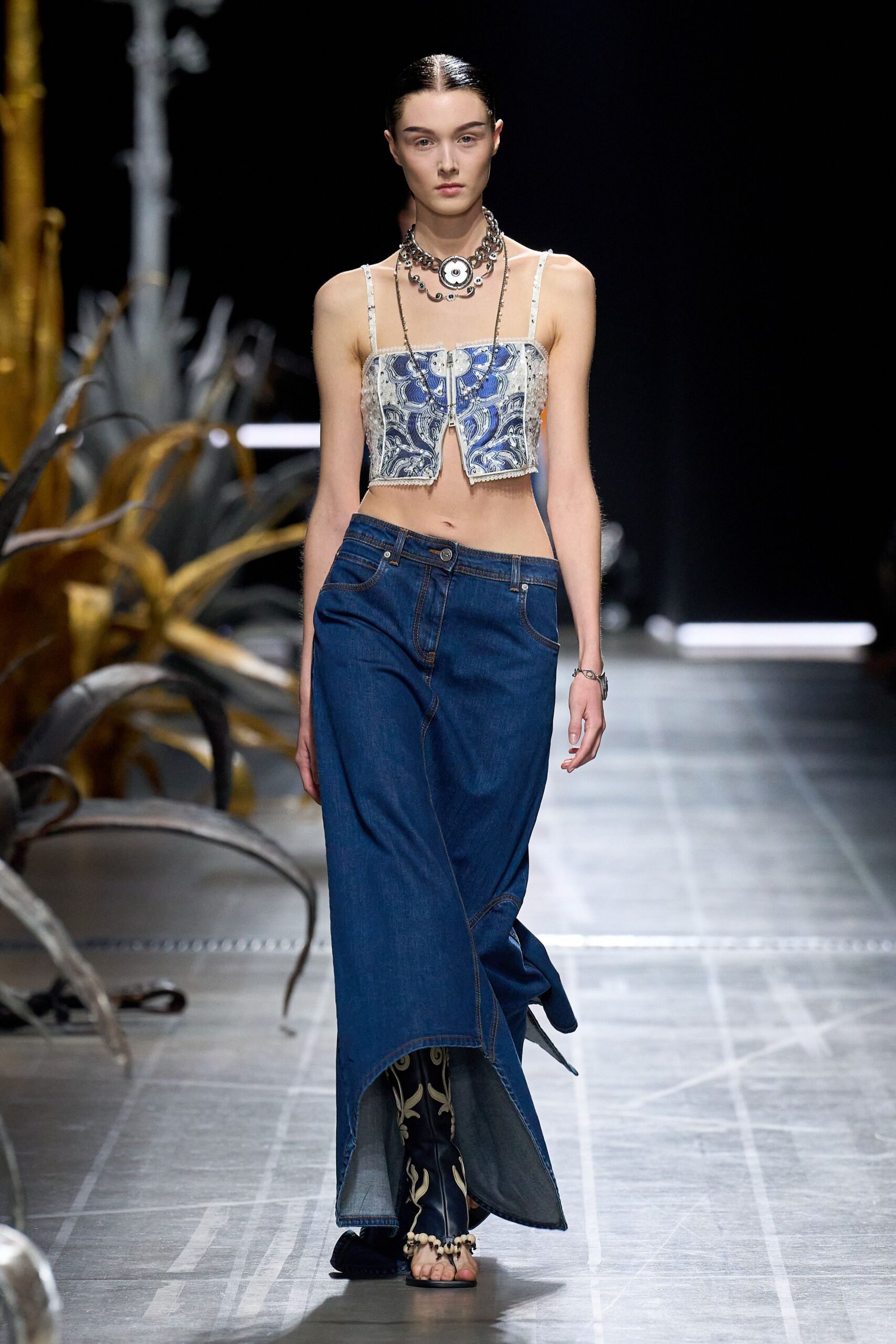 blue cotton sleeveless collared fitted printed short crop-top