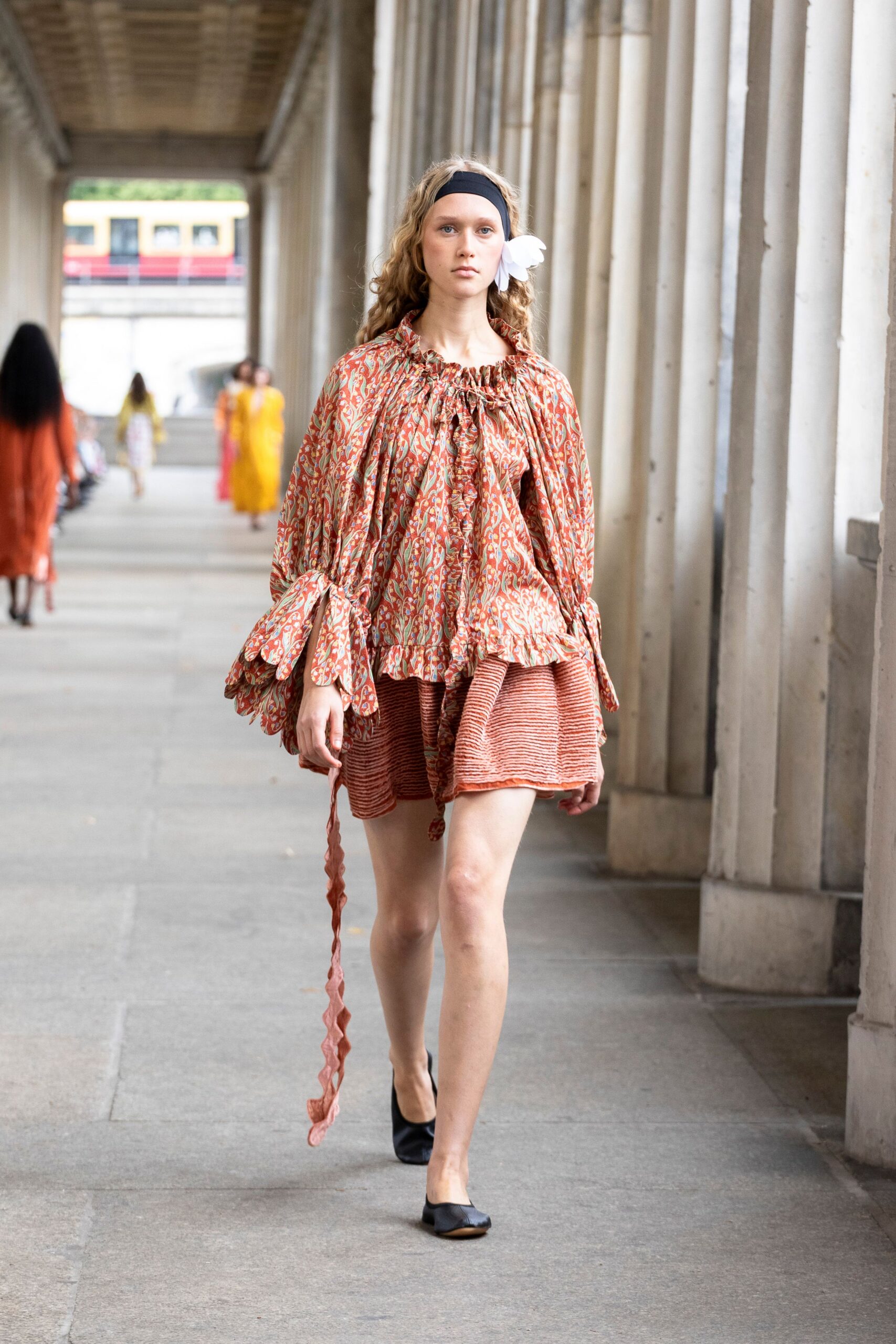 orange cotton relaxed pleated short shorts