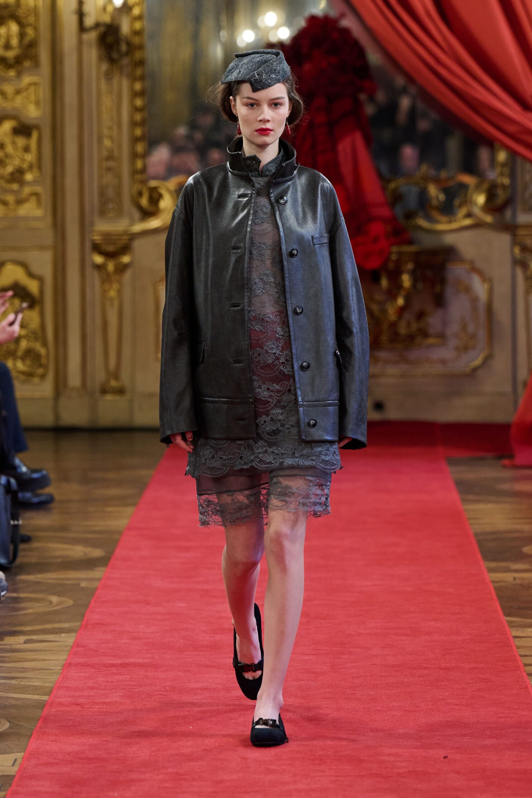 black leather long-sleeve relaxed zippered coat
