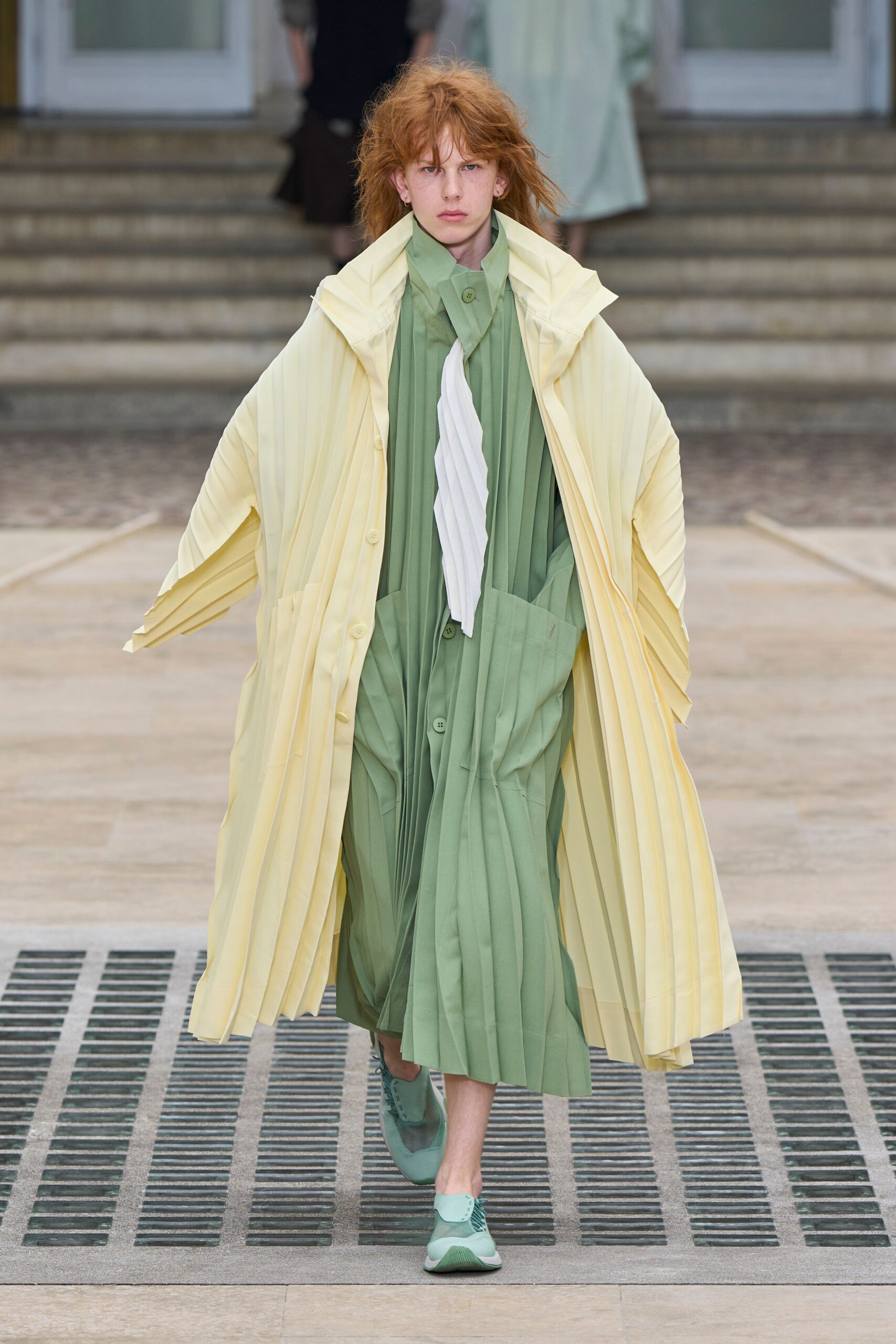 green cotton long-sleeve collared fitted buttoned midi dress