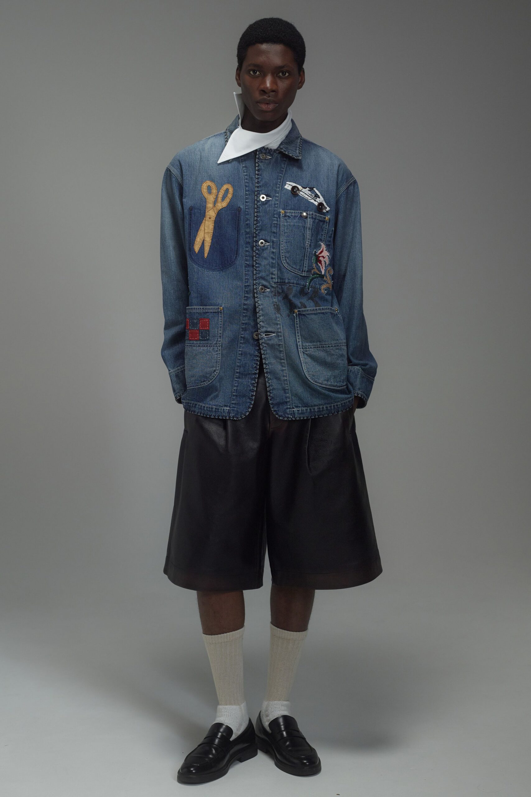 black leather fitted straight-leg short shorts