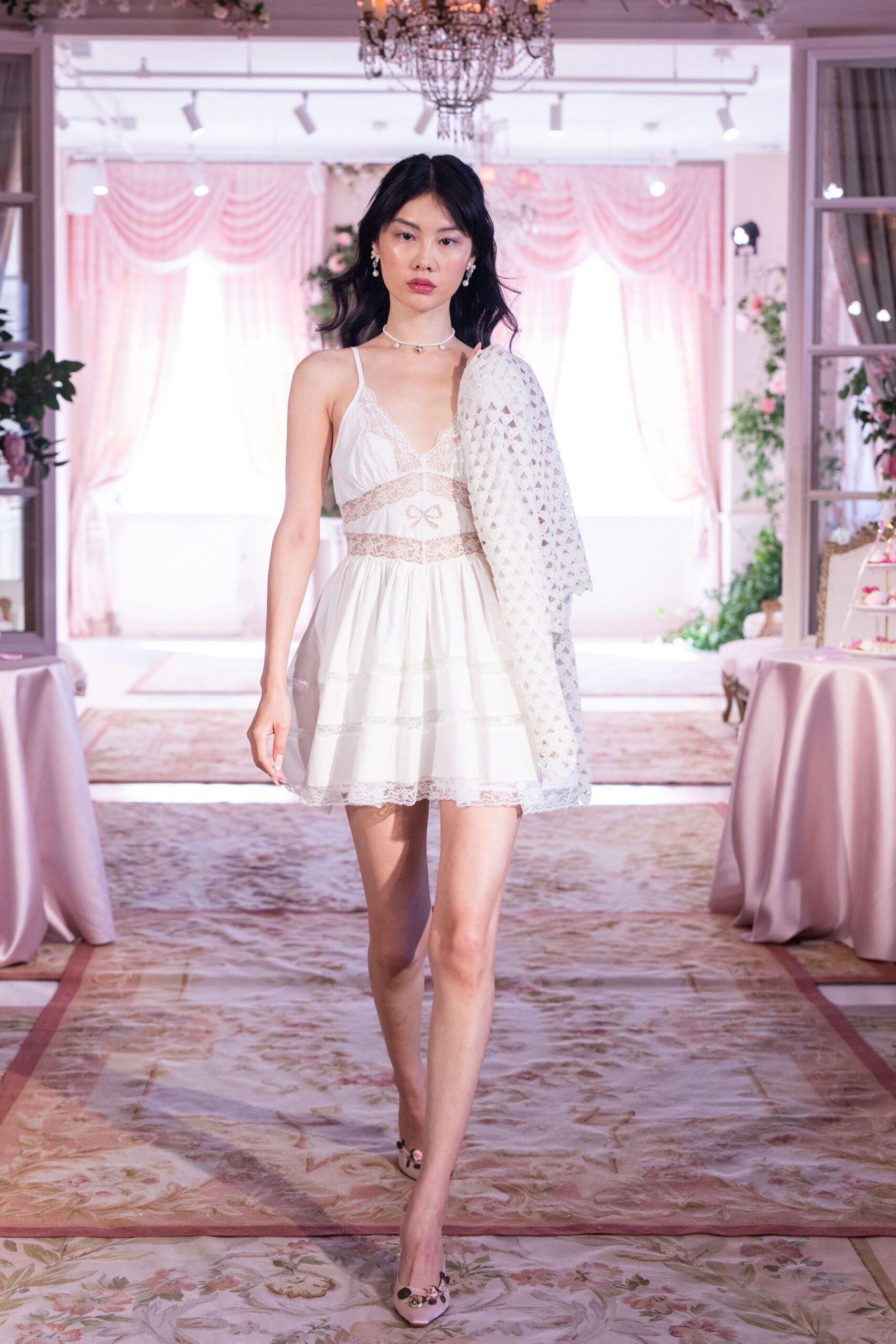 white lace sleeveless relaxed layered jacket