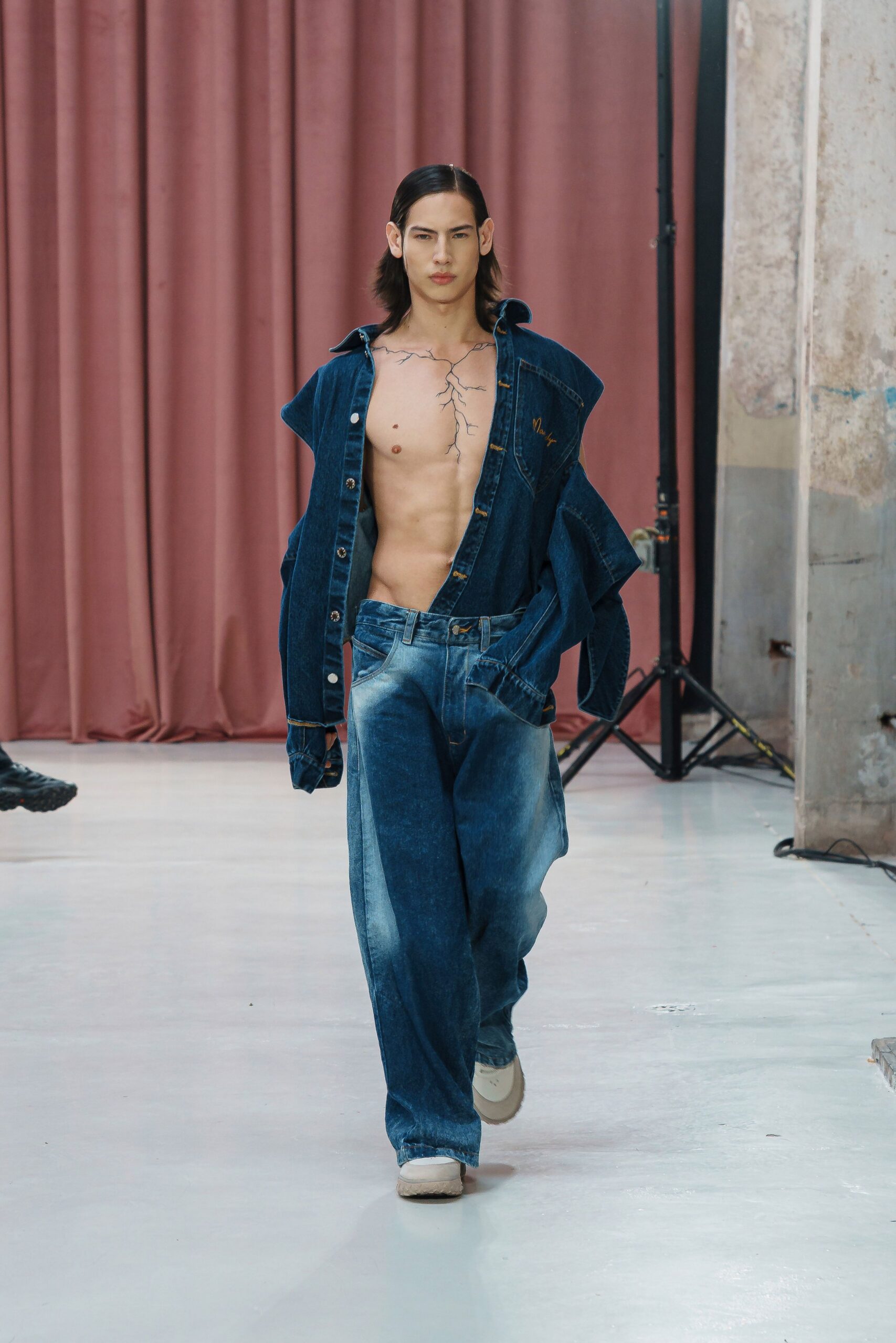 blue denim long-sleeve oversized buttoned jacket