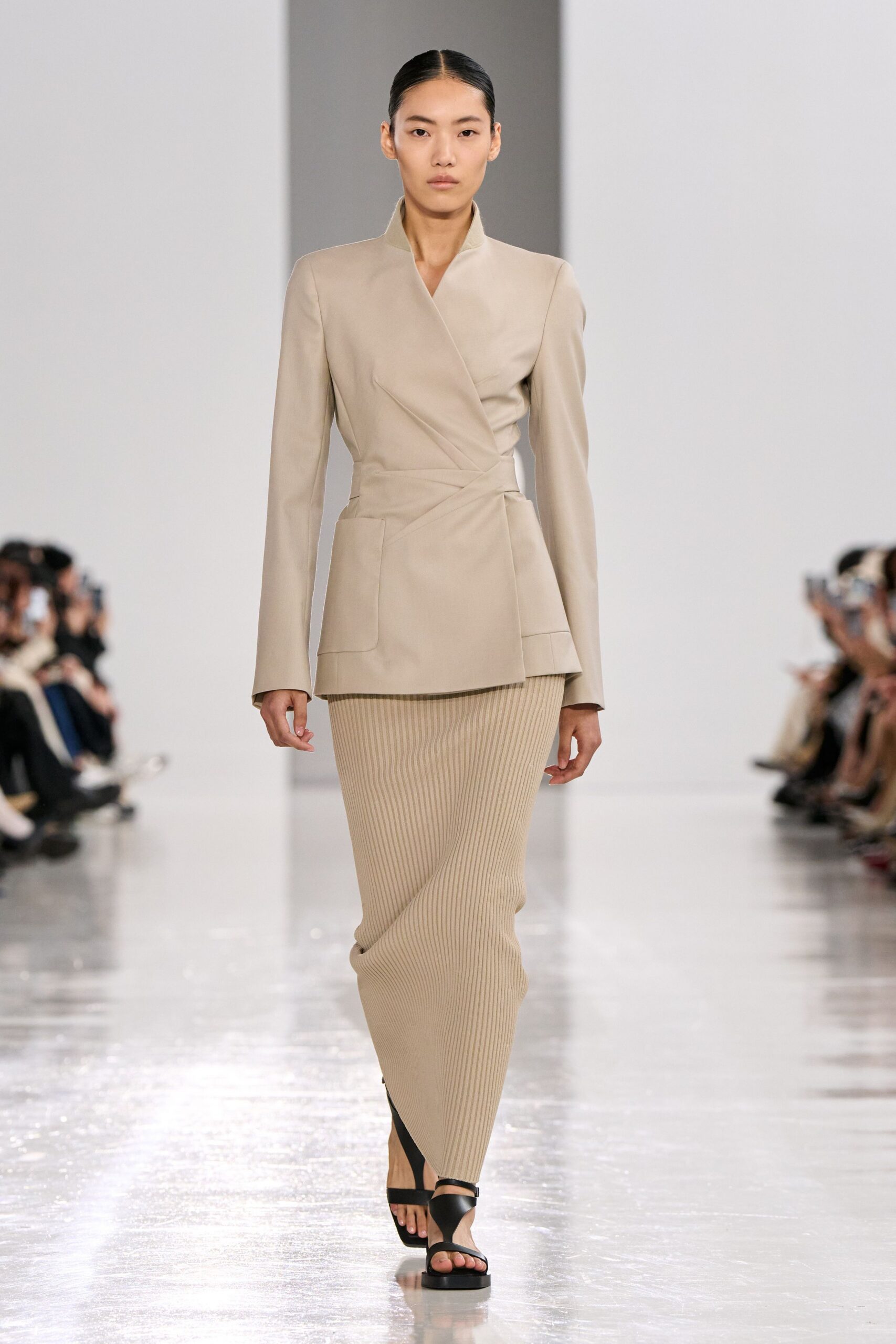 beige cotton long-sleeve collared tailored zippered blazer