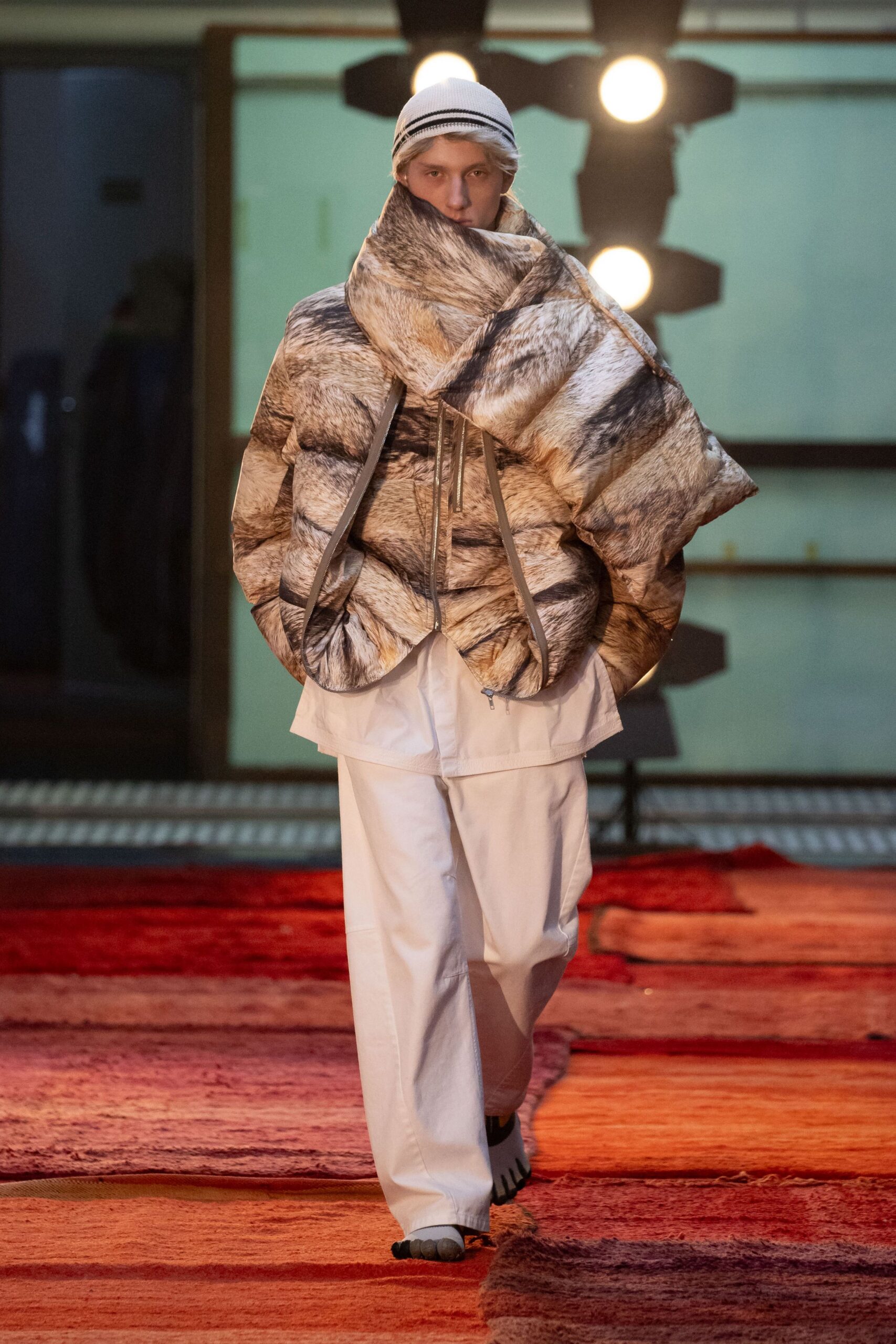 brown fur long-sleeve collared oversized layered jacket