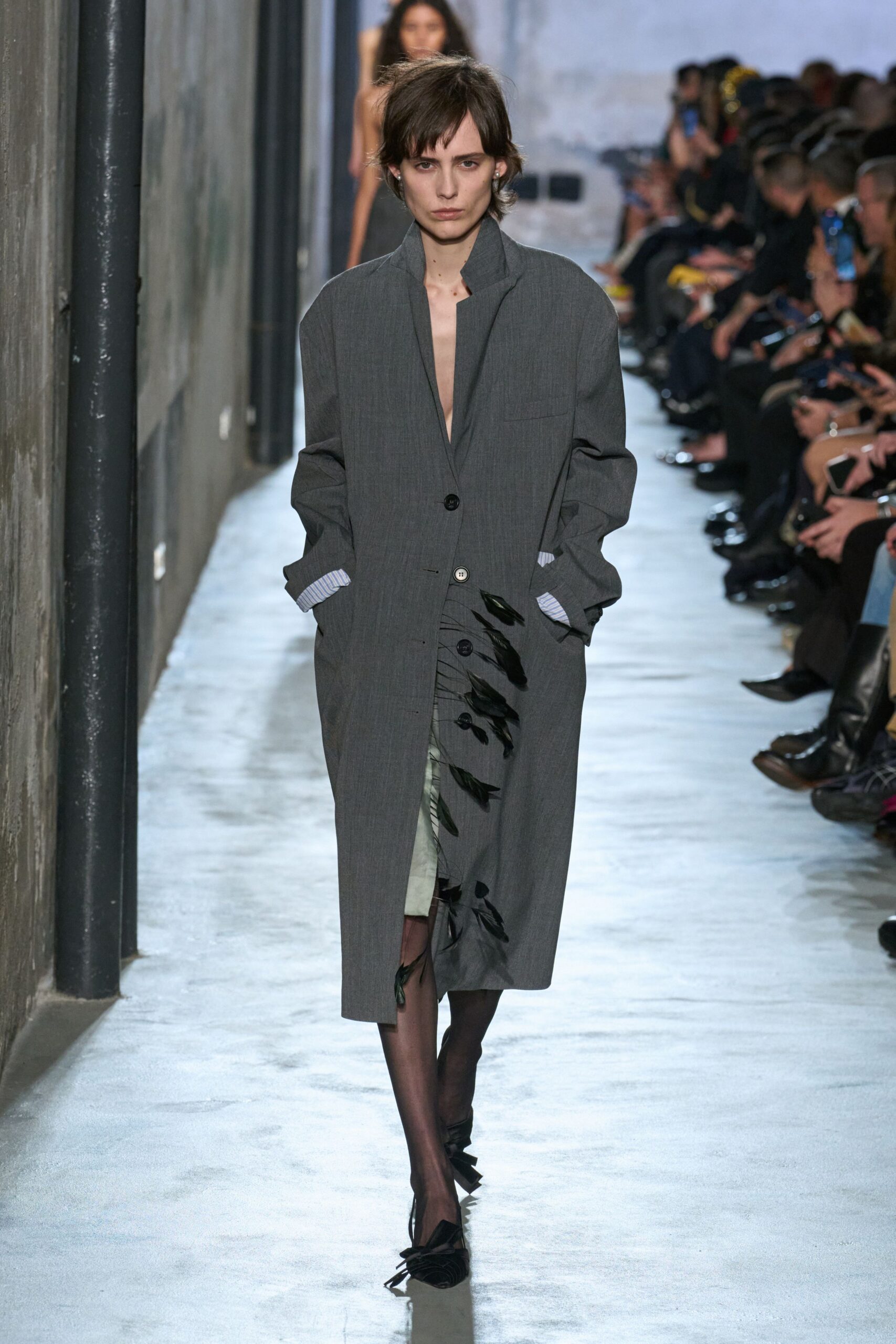 gray cotton long-sleeve collared relaxed buttoned pockets coat