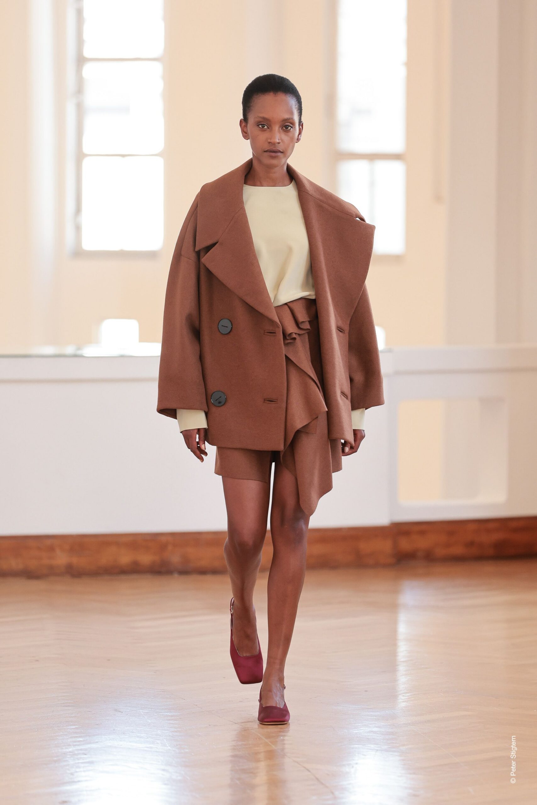 brown wool long-sleeve collared relaxed buttoned jacket
