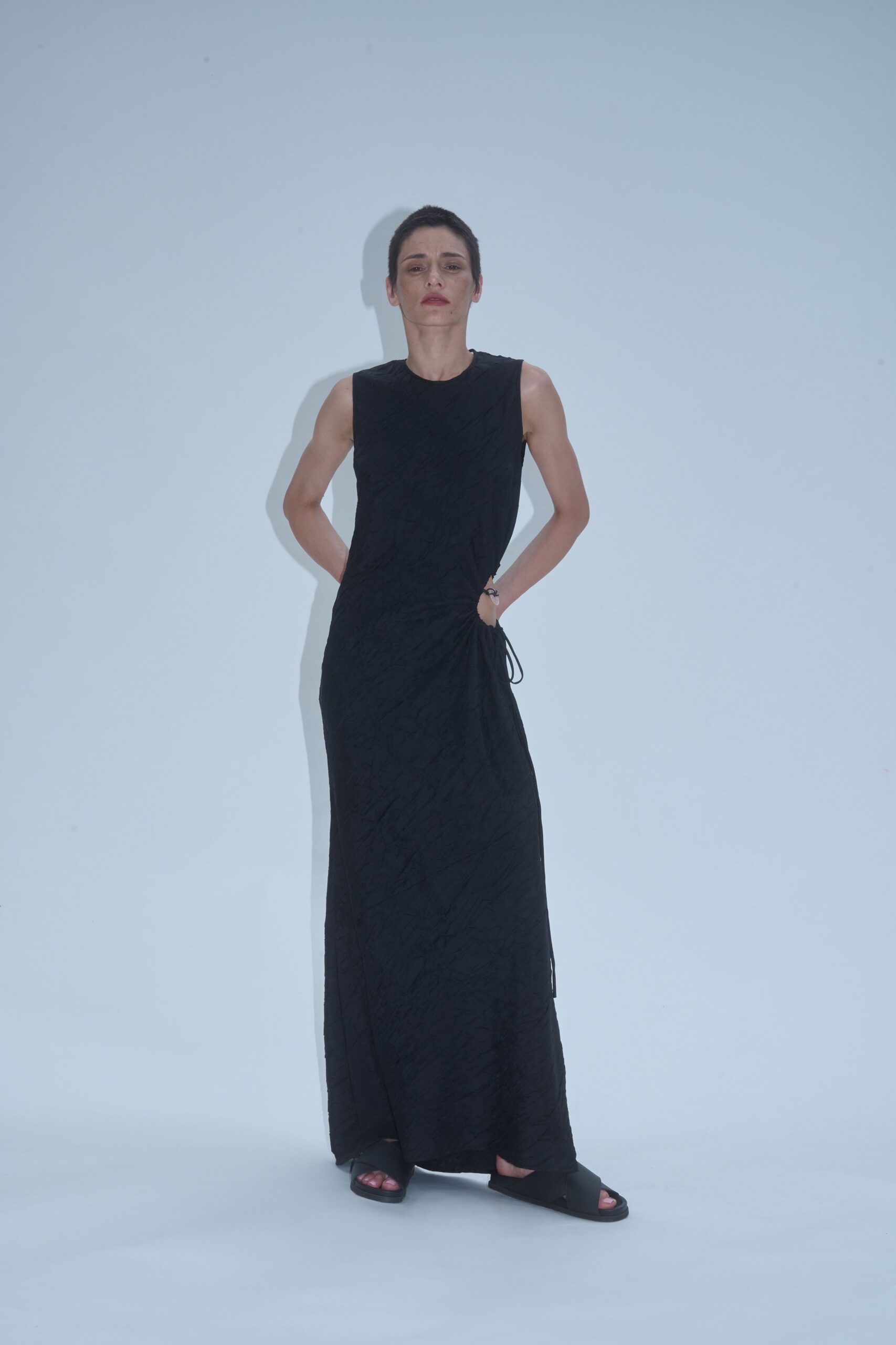 black fitted sleeveless maxi dress