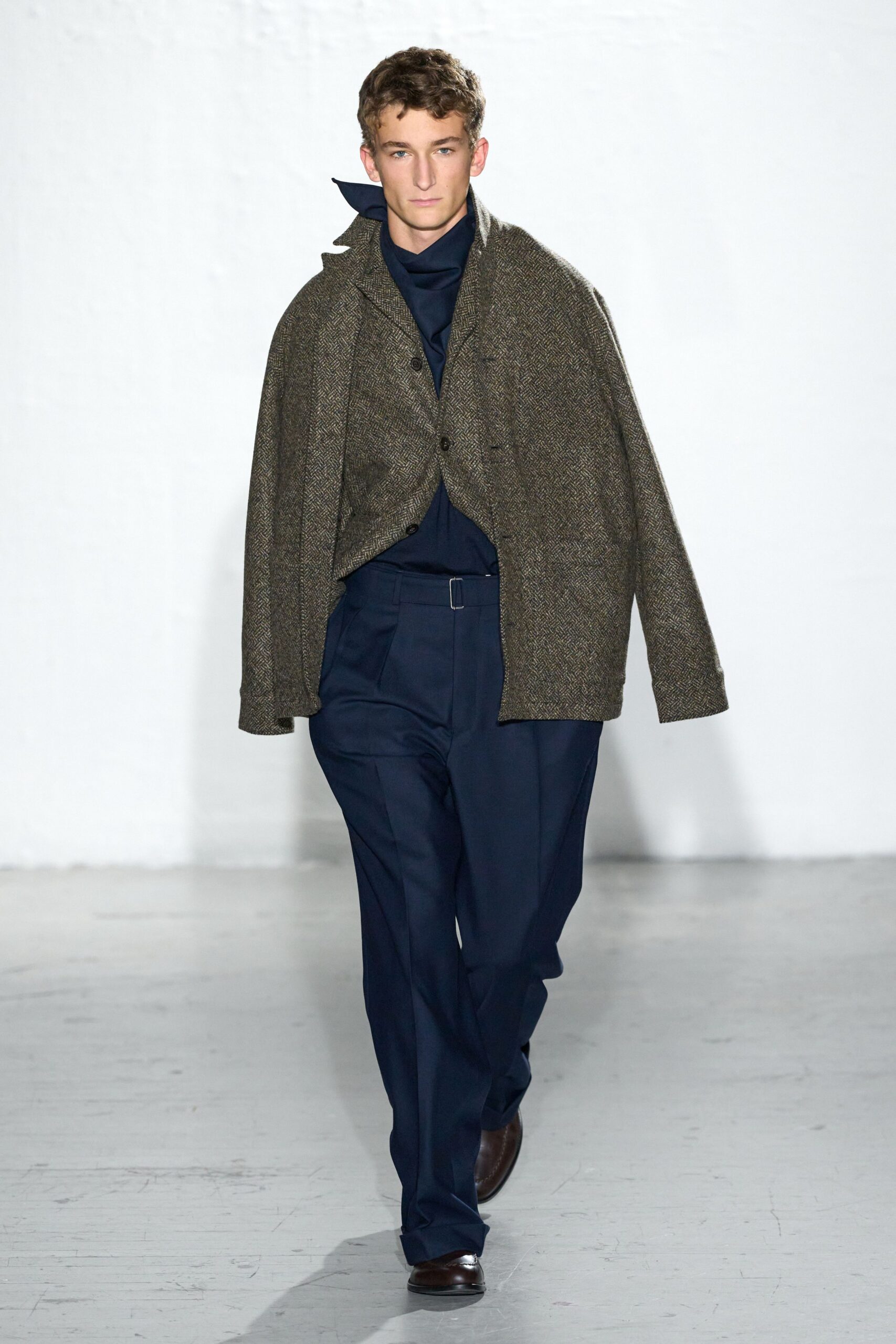 brown wool long-sleeve collared relaxed buttoned jacket