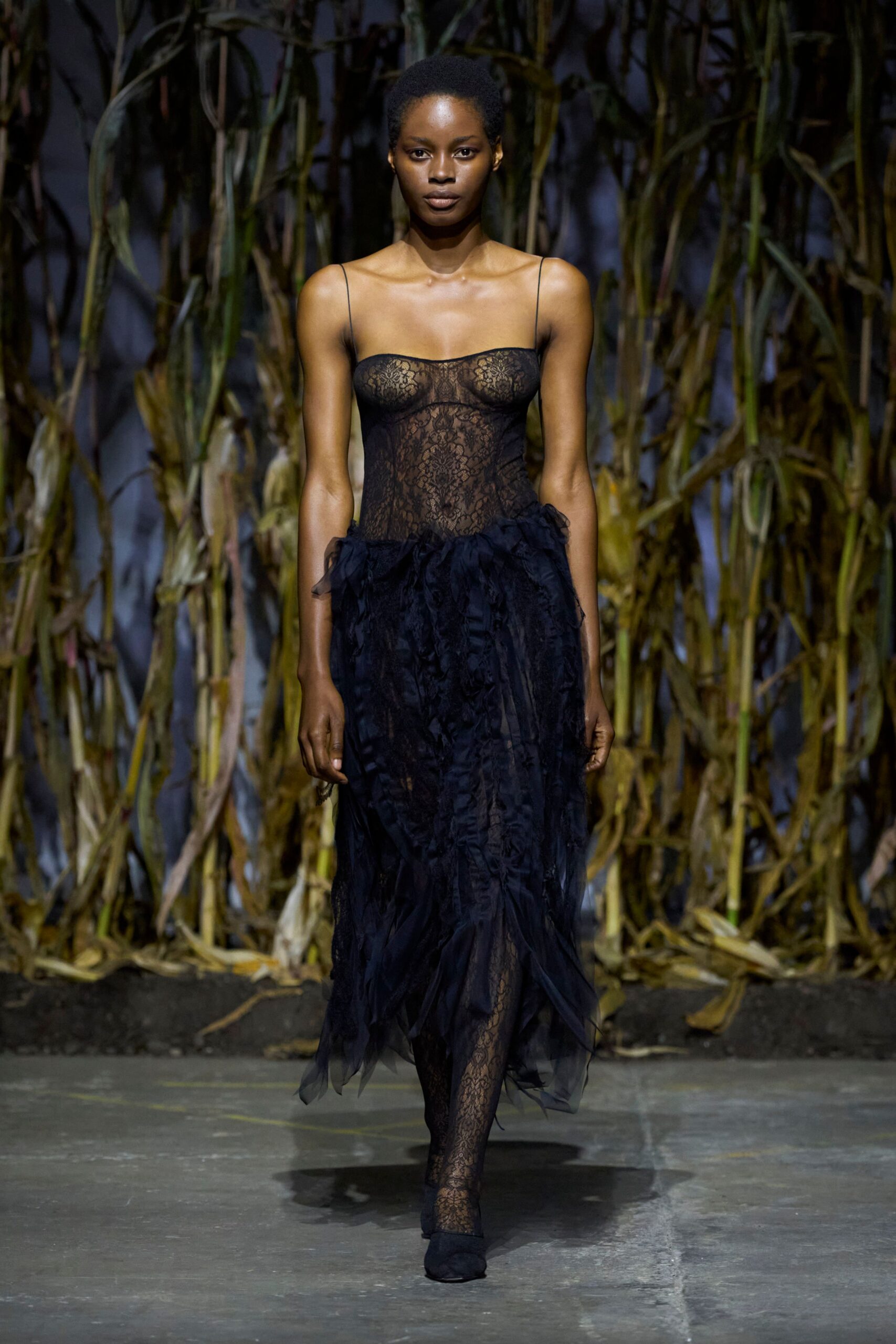 black lace sleeveless gown