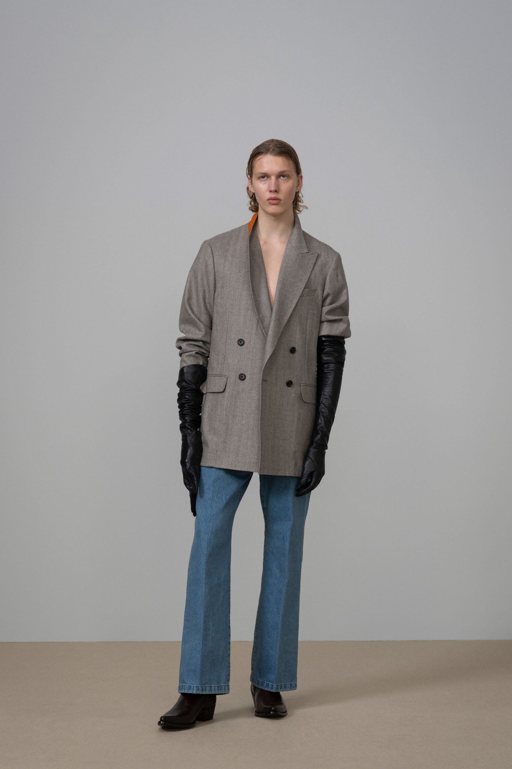 gray wool long-sleeve collared tailored blazer