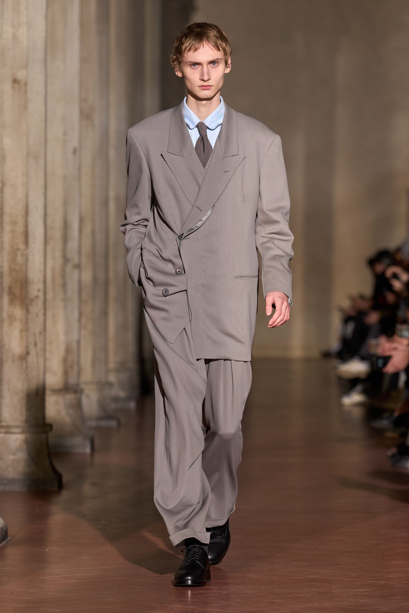 gray wool long-sleeve collared tailored buttoned pleated suit