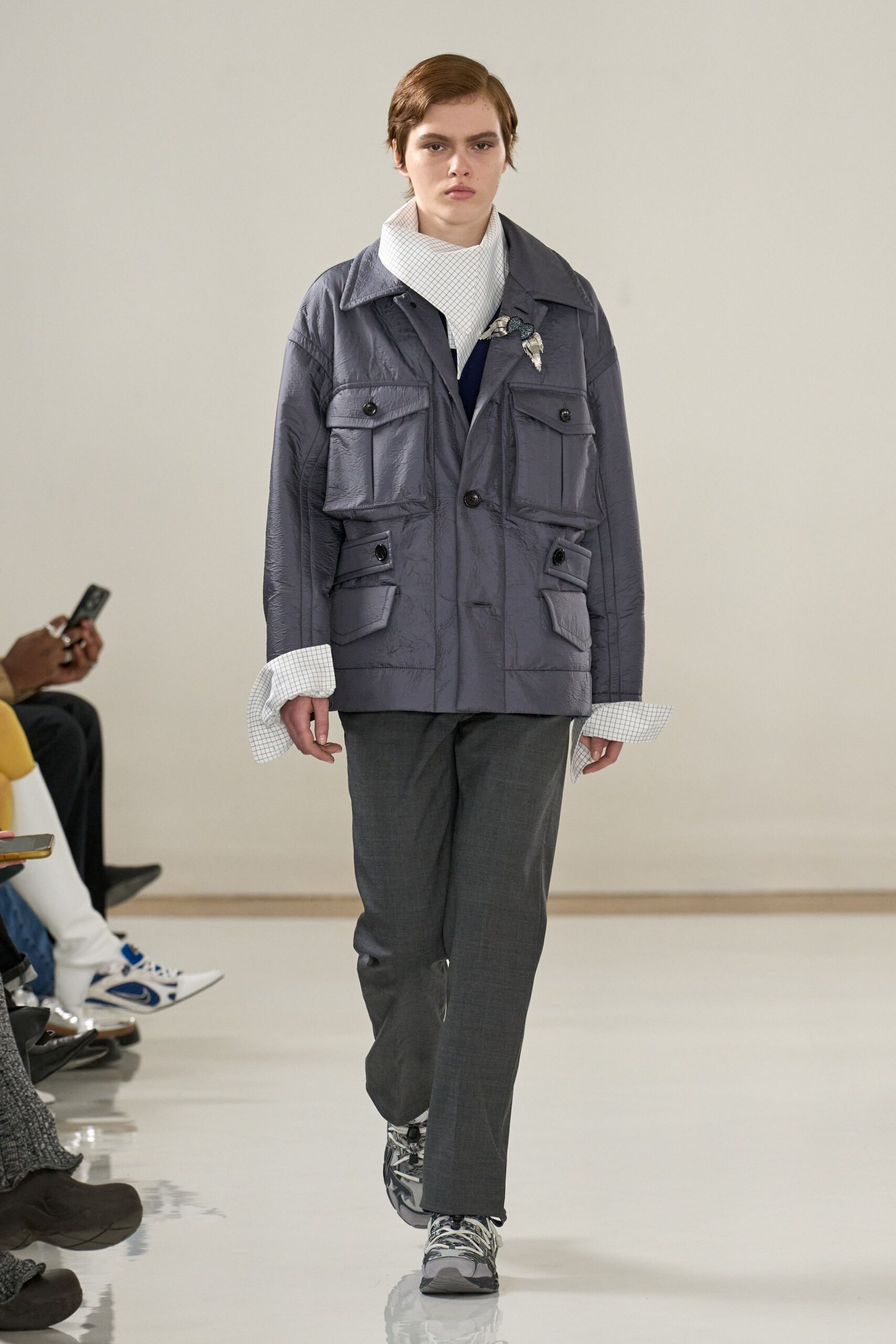 gray cotton long-sleeve collared relaxed buttoned pockets jacket