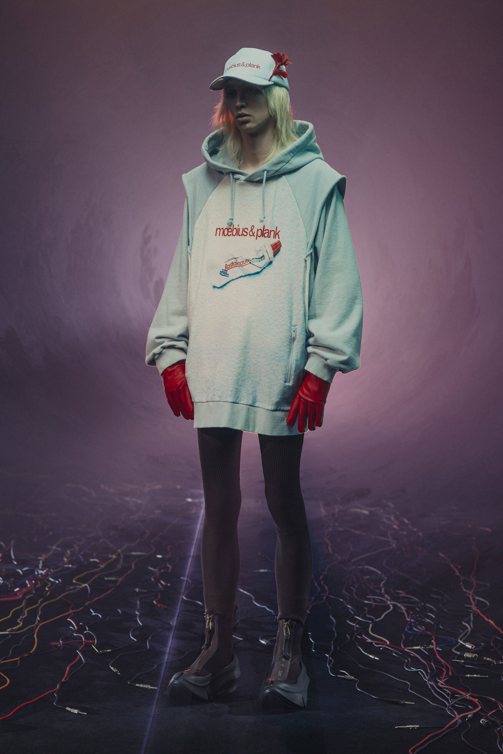 gray oversized hoodie with gloves