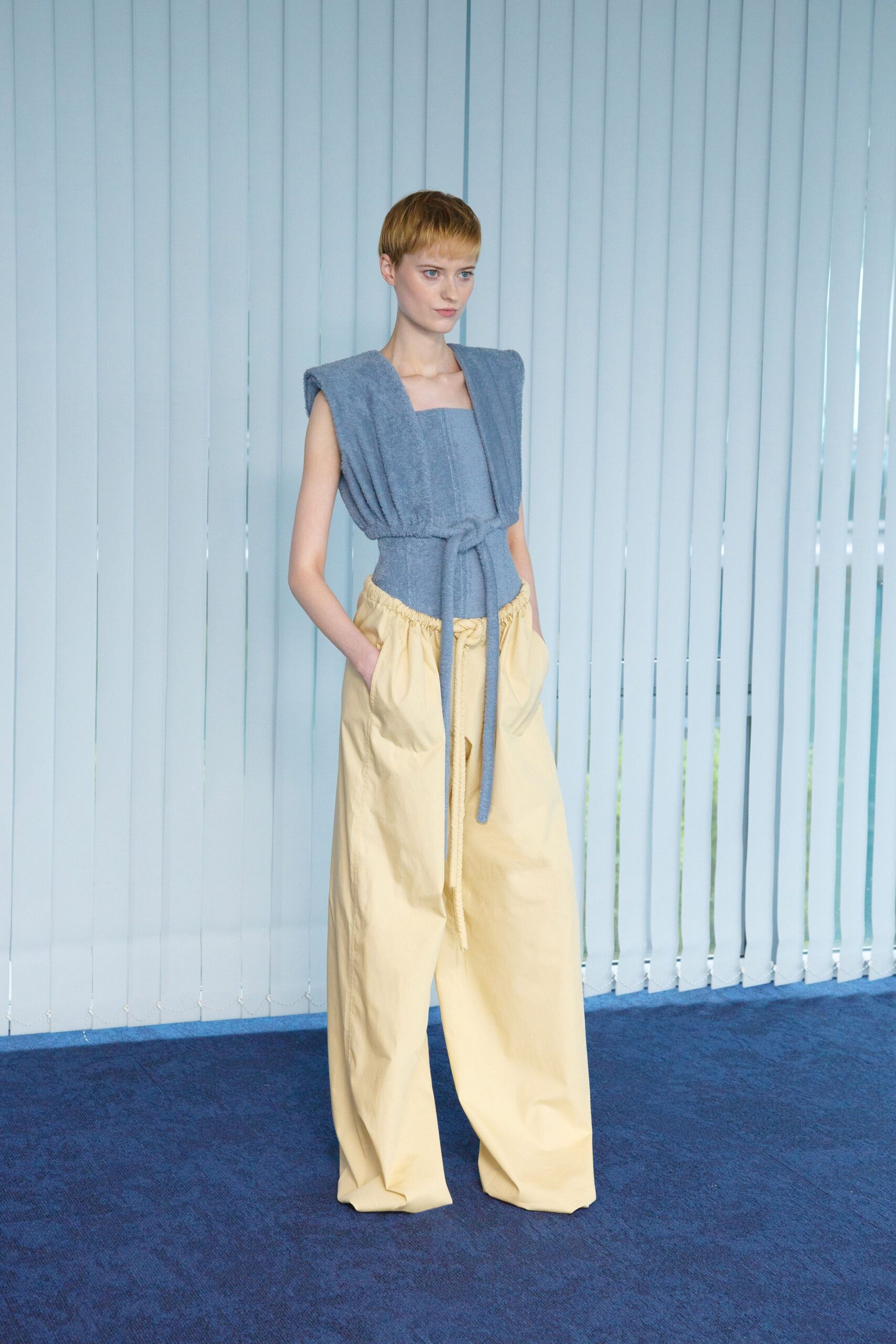 gray cotton sleeveless square-neck relaxed belted pockets top