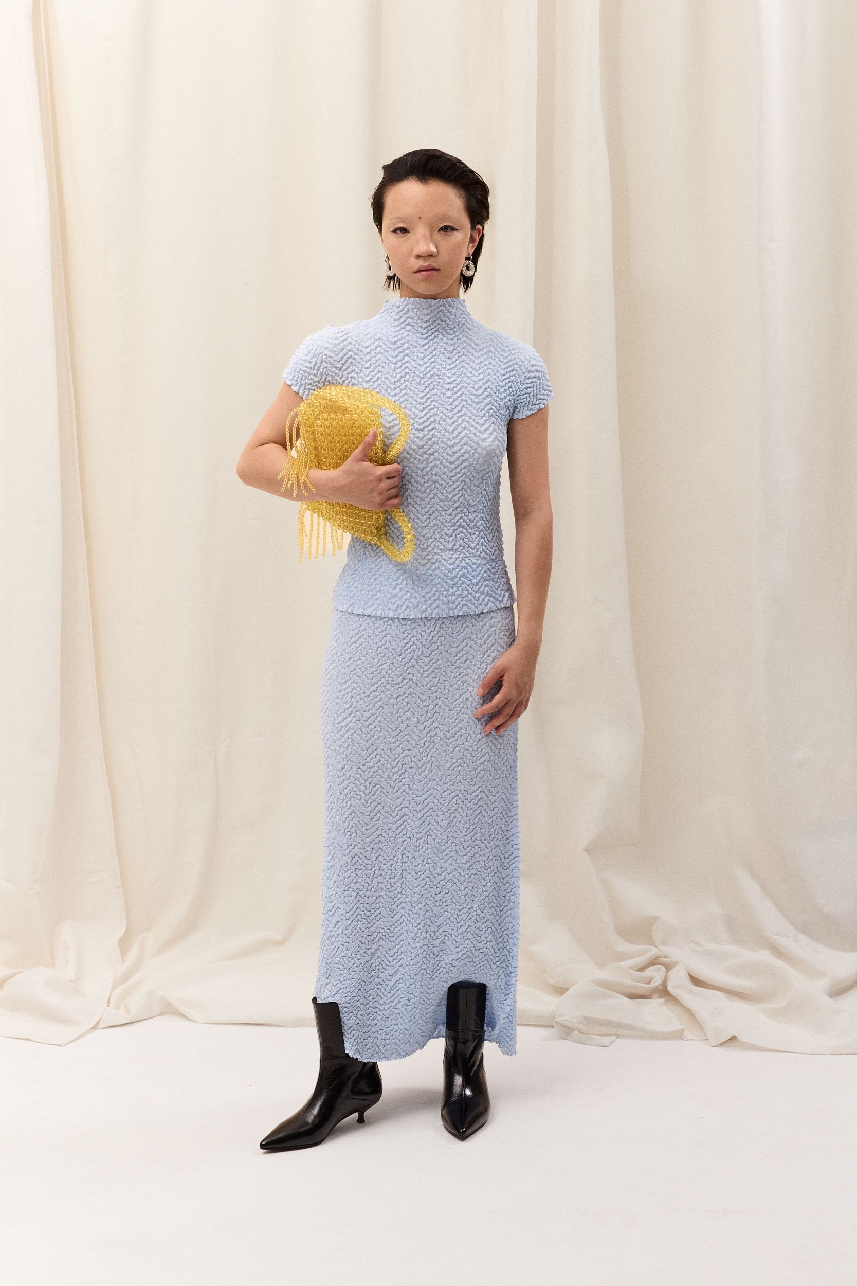 blue knit short-sleeve high-neck fitted textured top