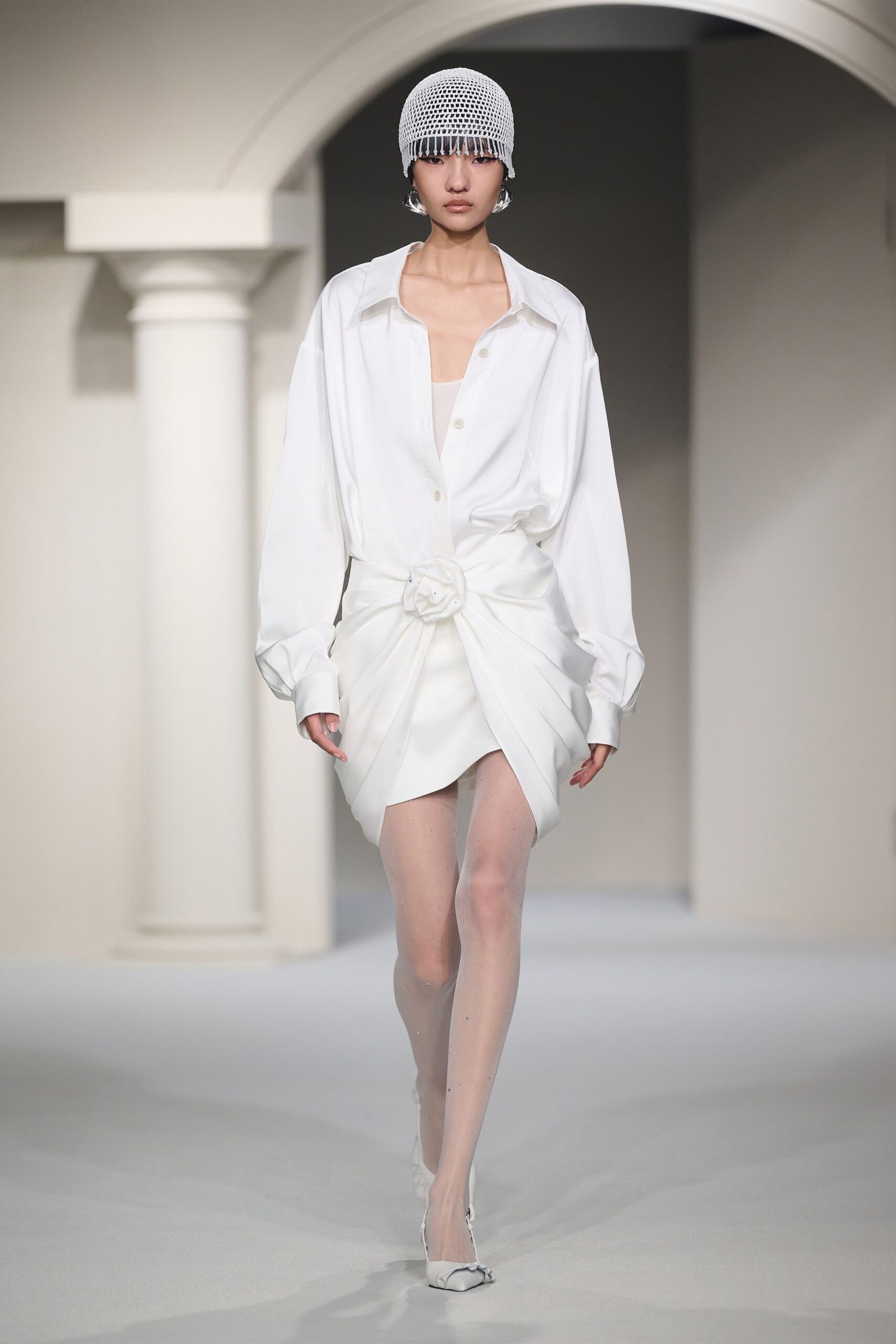 white cotton fitted high-waisted pleated belted skirt