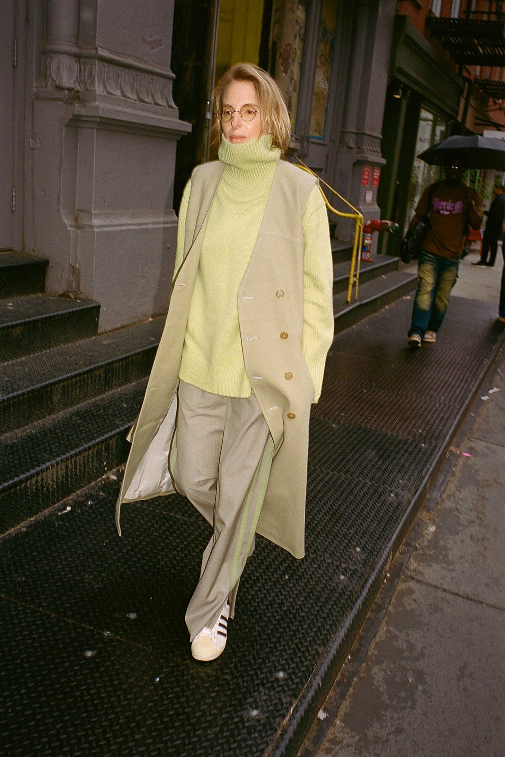 green wool long-sleeve collared relaxed buttoned coat