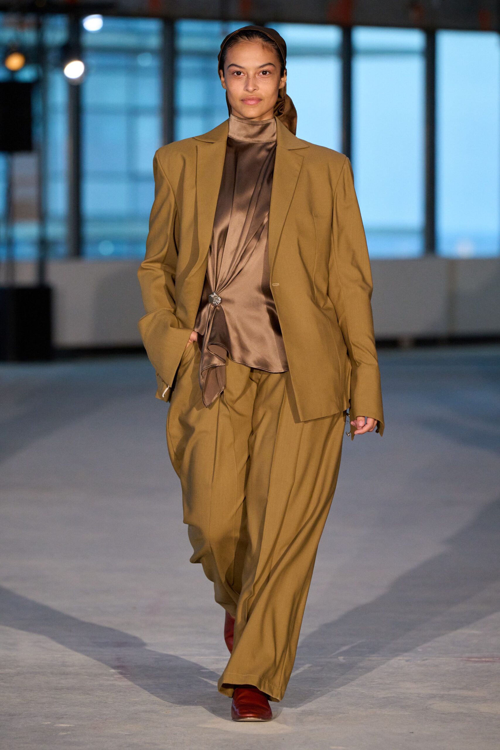 brown cotton long-sleeve collared relaxed blazer