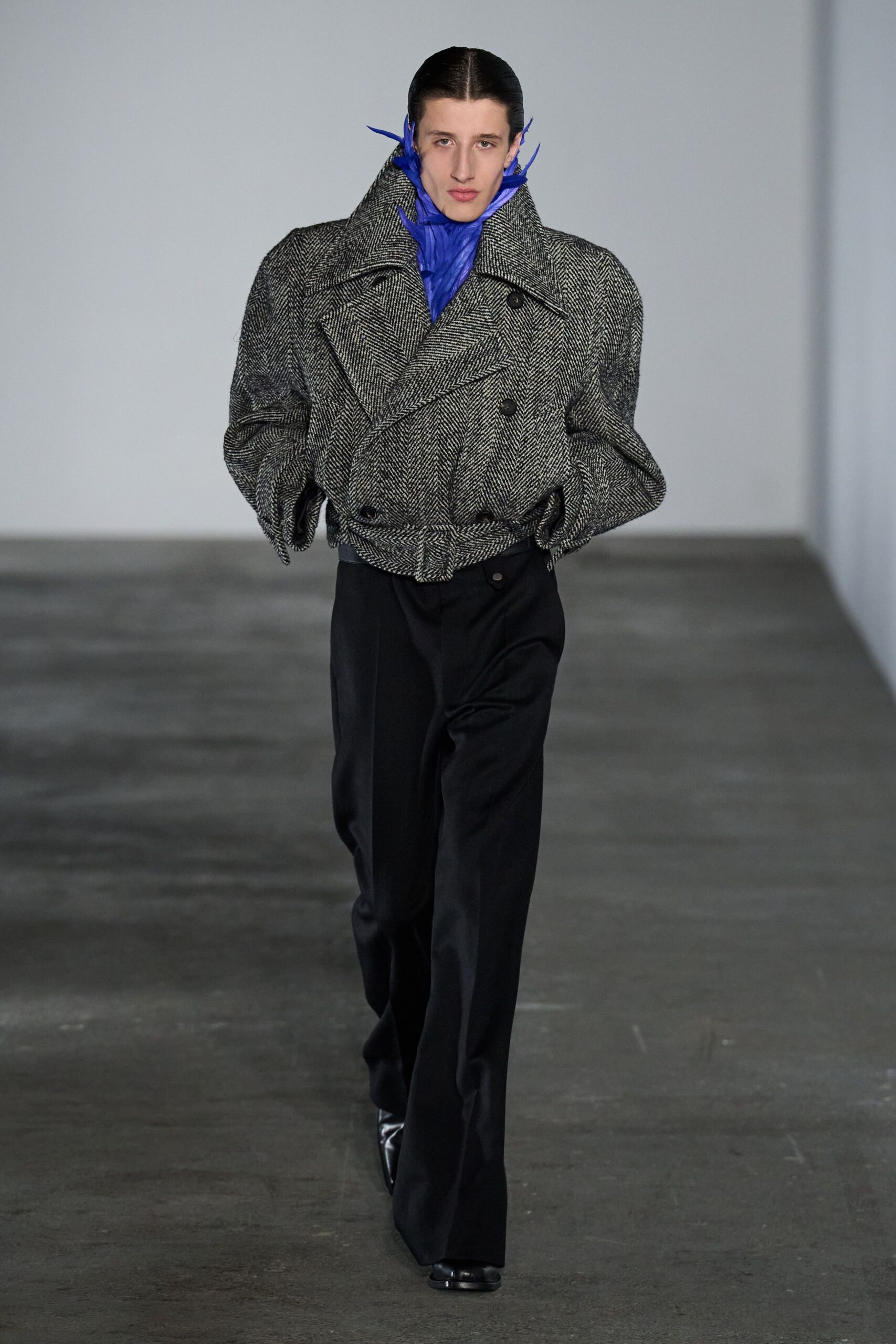 gray tweed long-sleeve collared oversized buttoned jacket