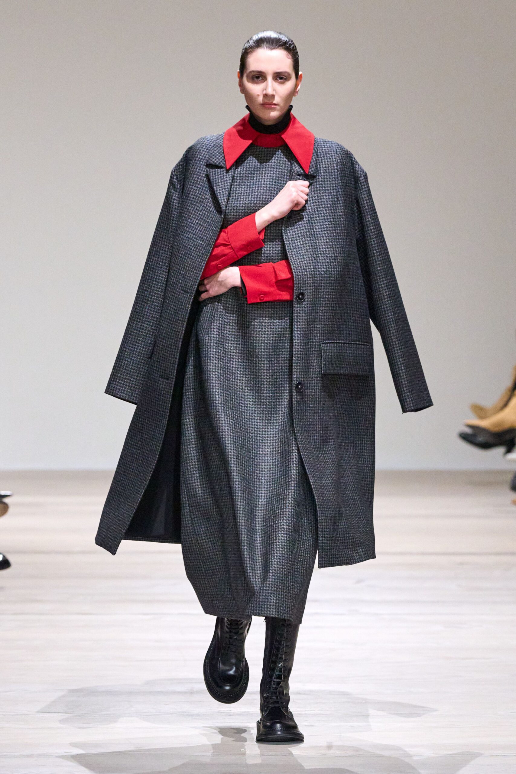 gray wool long-sleeve collared relaxed buttoned coat