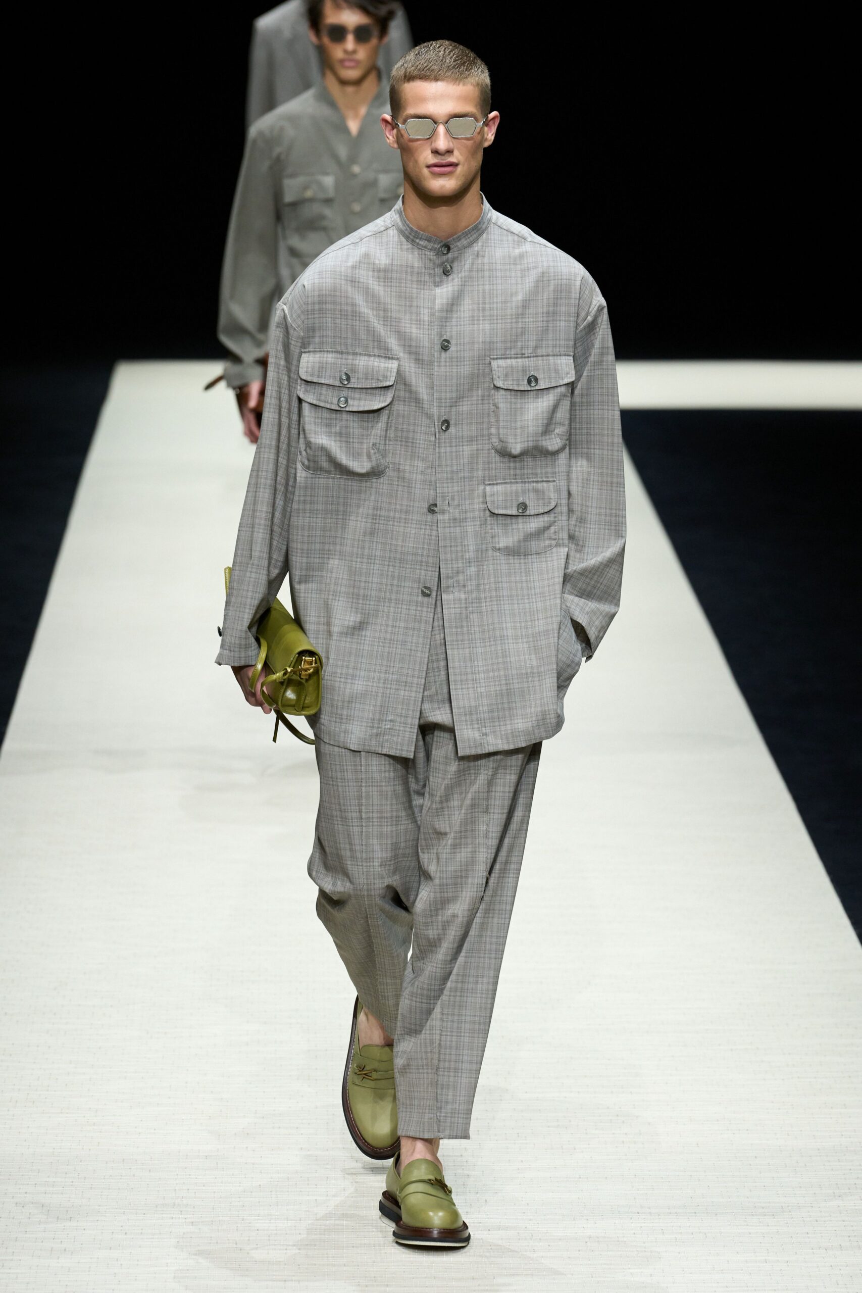 gray cotton long-sleeve collared relaxed checked buttoned shirt