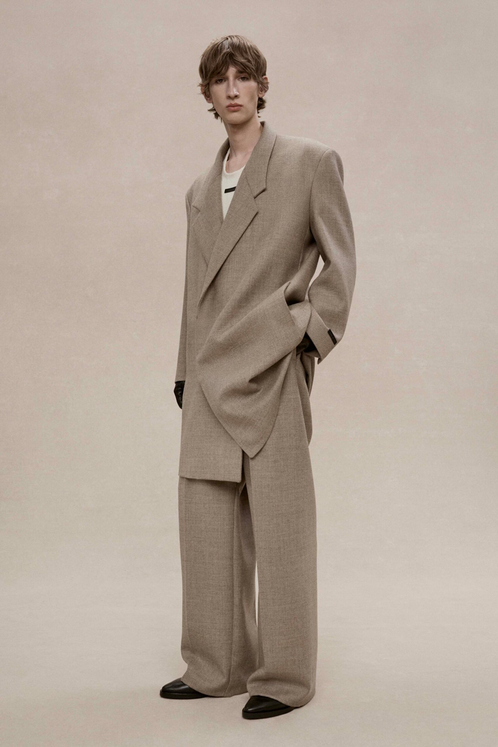 beige wool long-sleeve collared oversized buttoned suit
