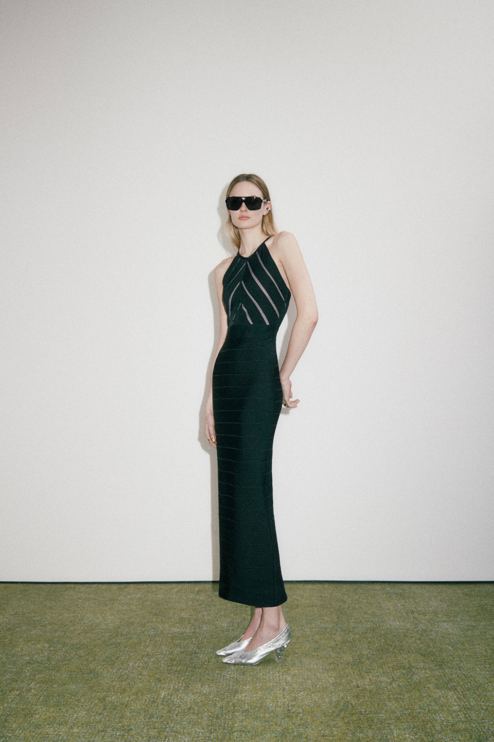 black fitted sleeveless dress