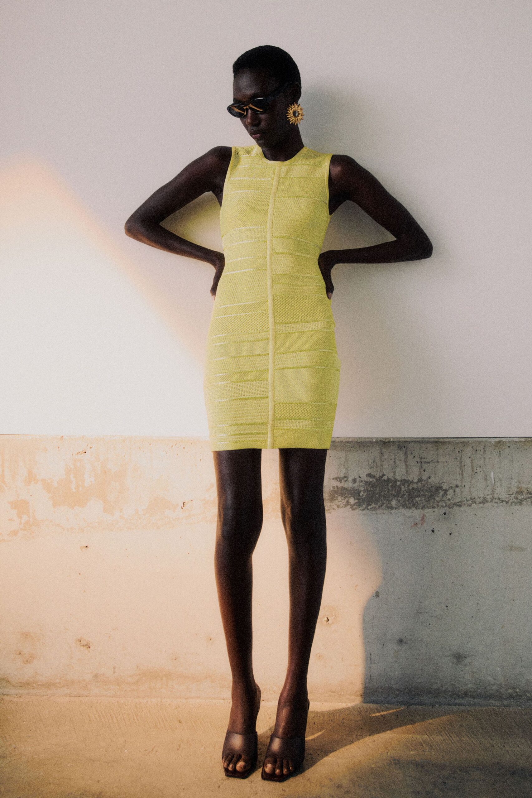 yellow fitted mini-dress with heels