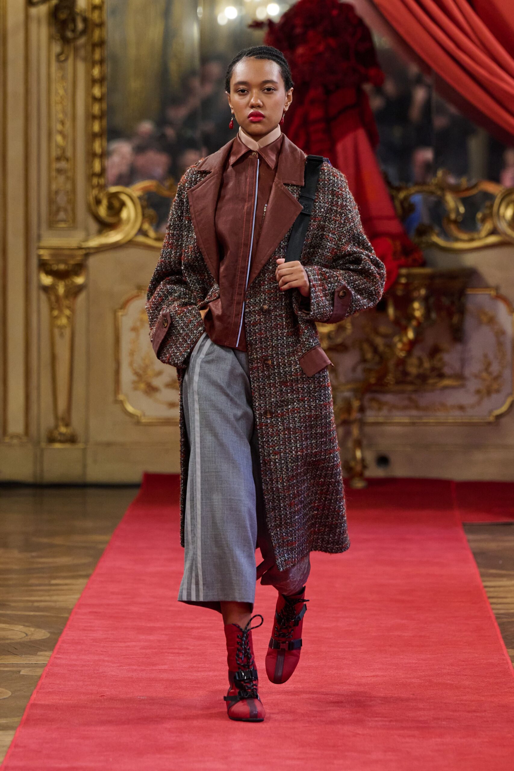 brown tweed long-sleeve collared relaxed buttoned pockets coat