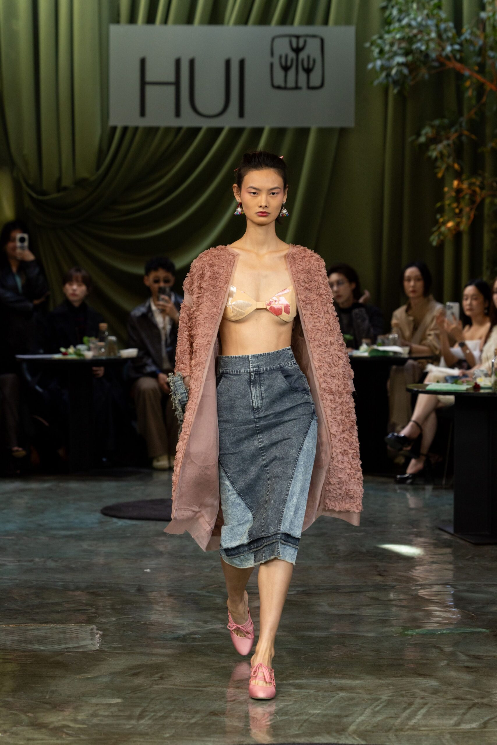 pink fur long-sleeve relaxed layered coat