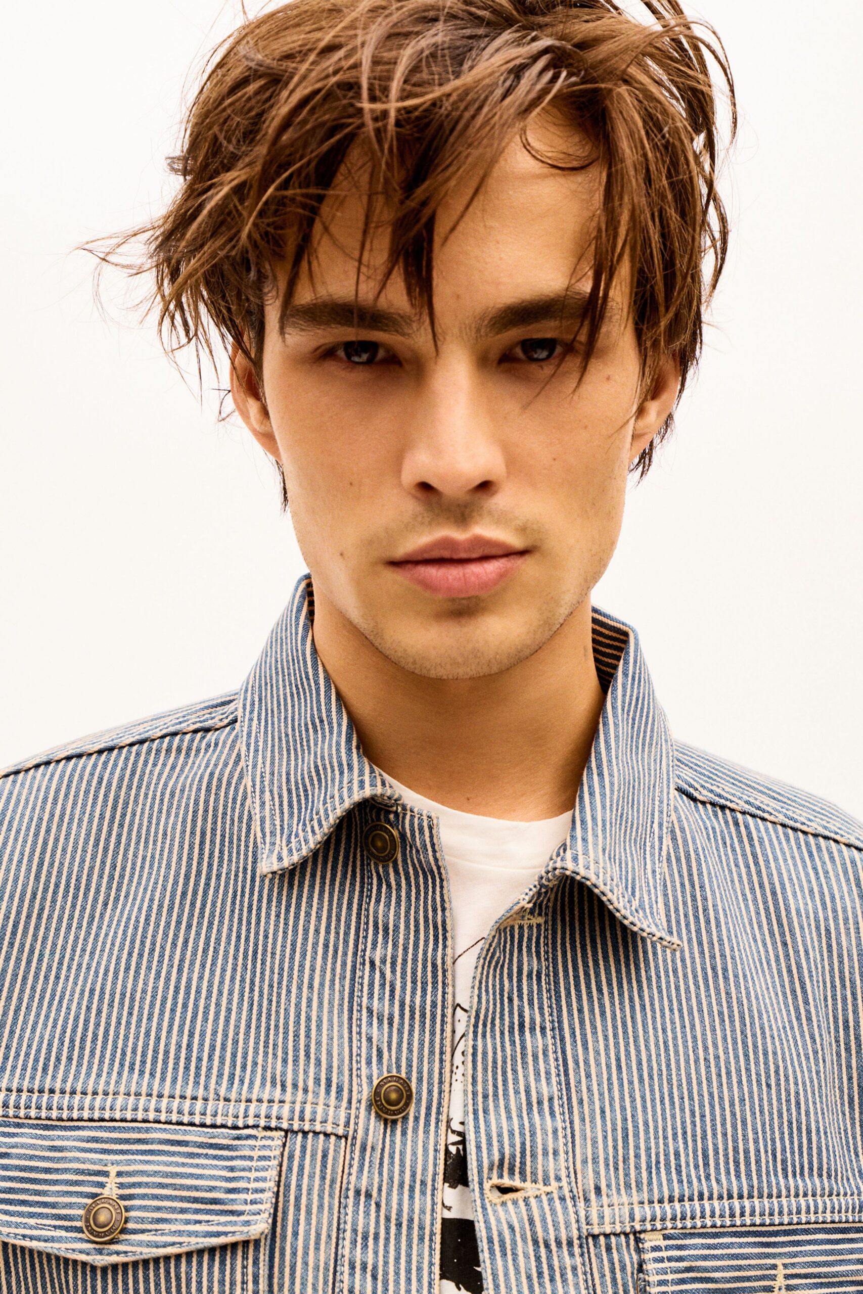 blue denim jacket with white t-shirt