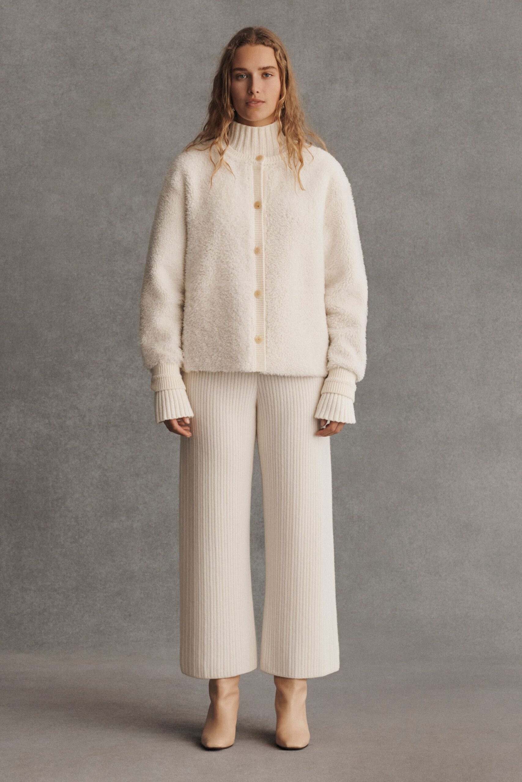 white wool long-sleeve collared relaxed buttoned jacket