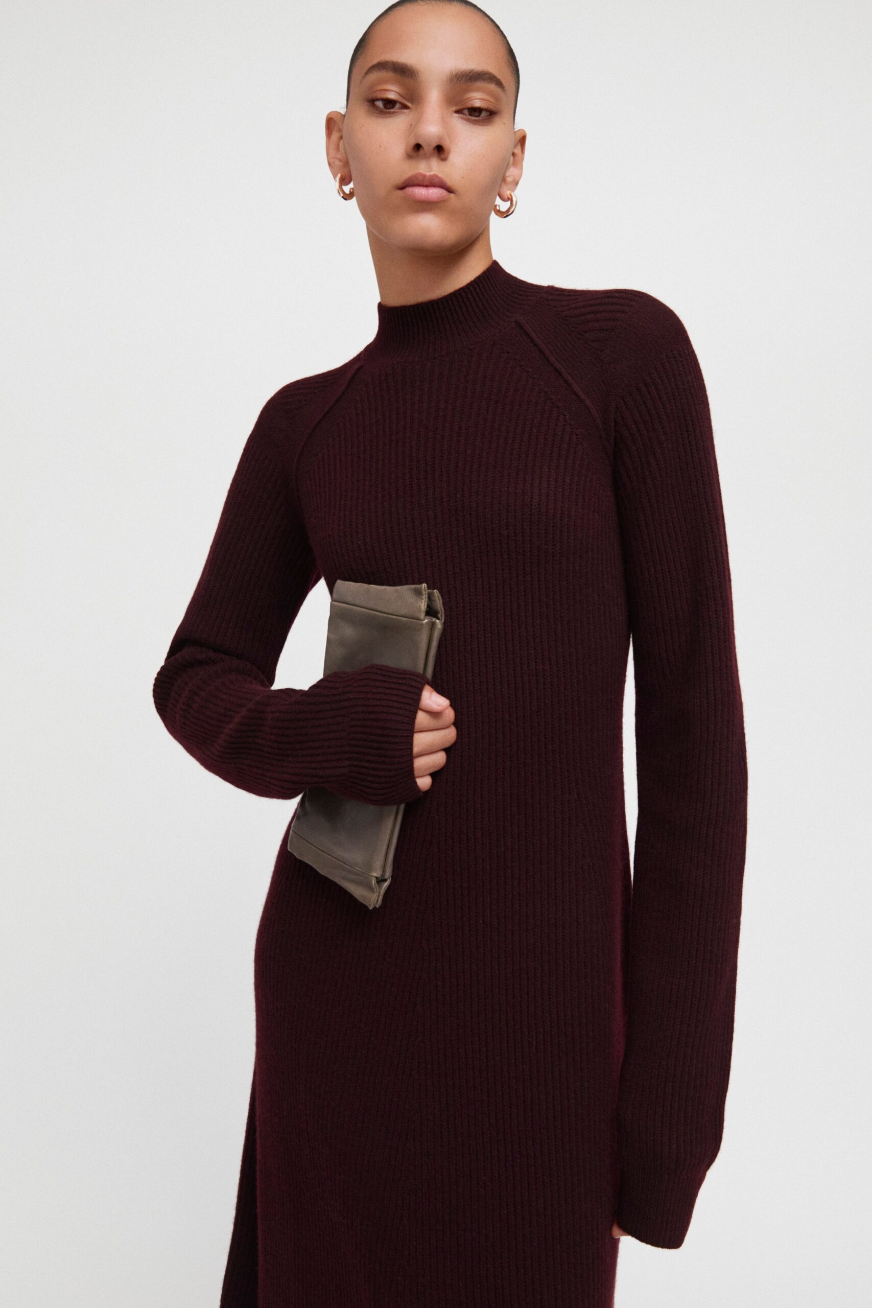 fitted maroon ribbed dress