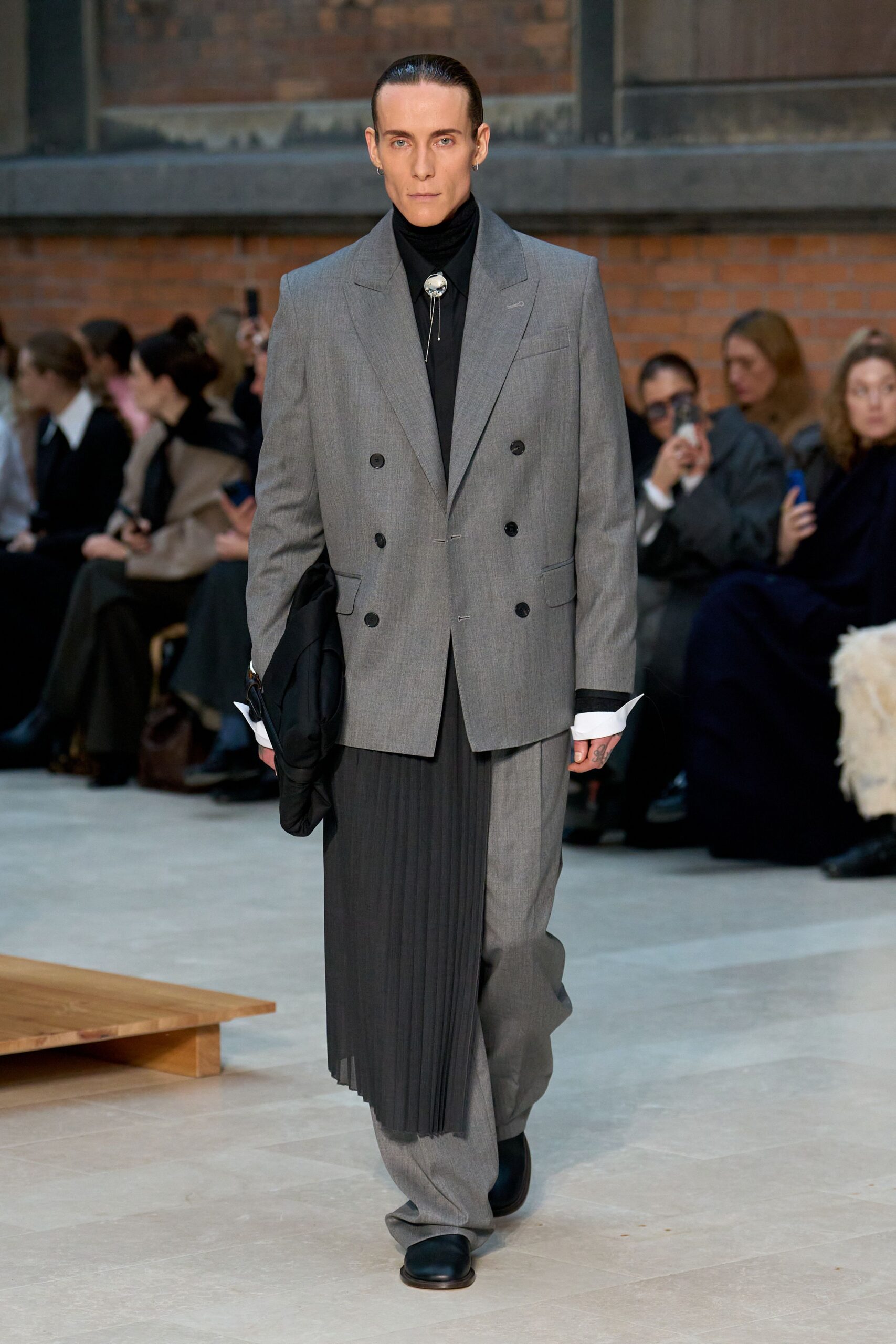 gray wool long-sleeve collared tailored pleated buttoned suit