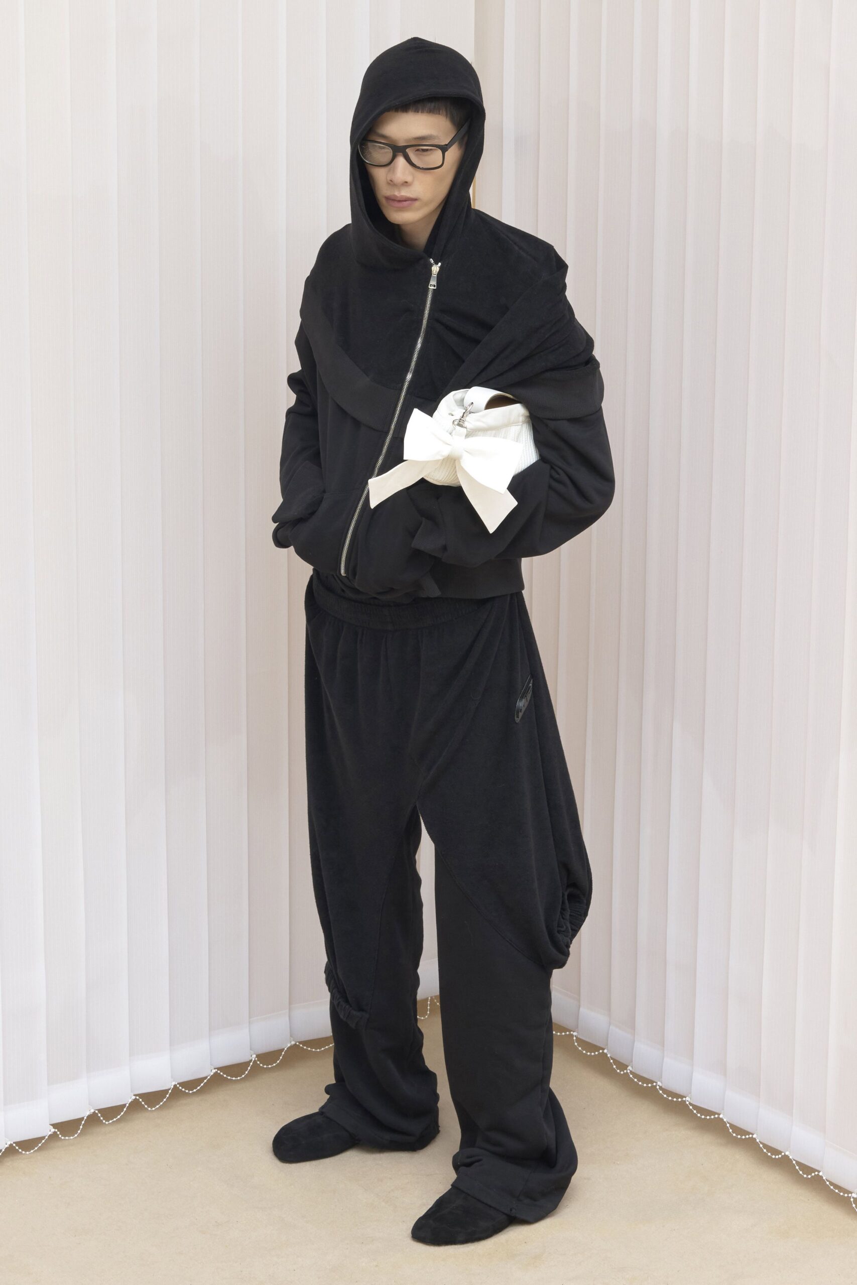black cotton long-sleeve hooded relaxed hoodie