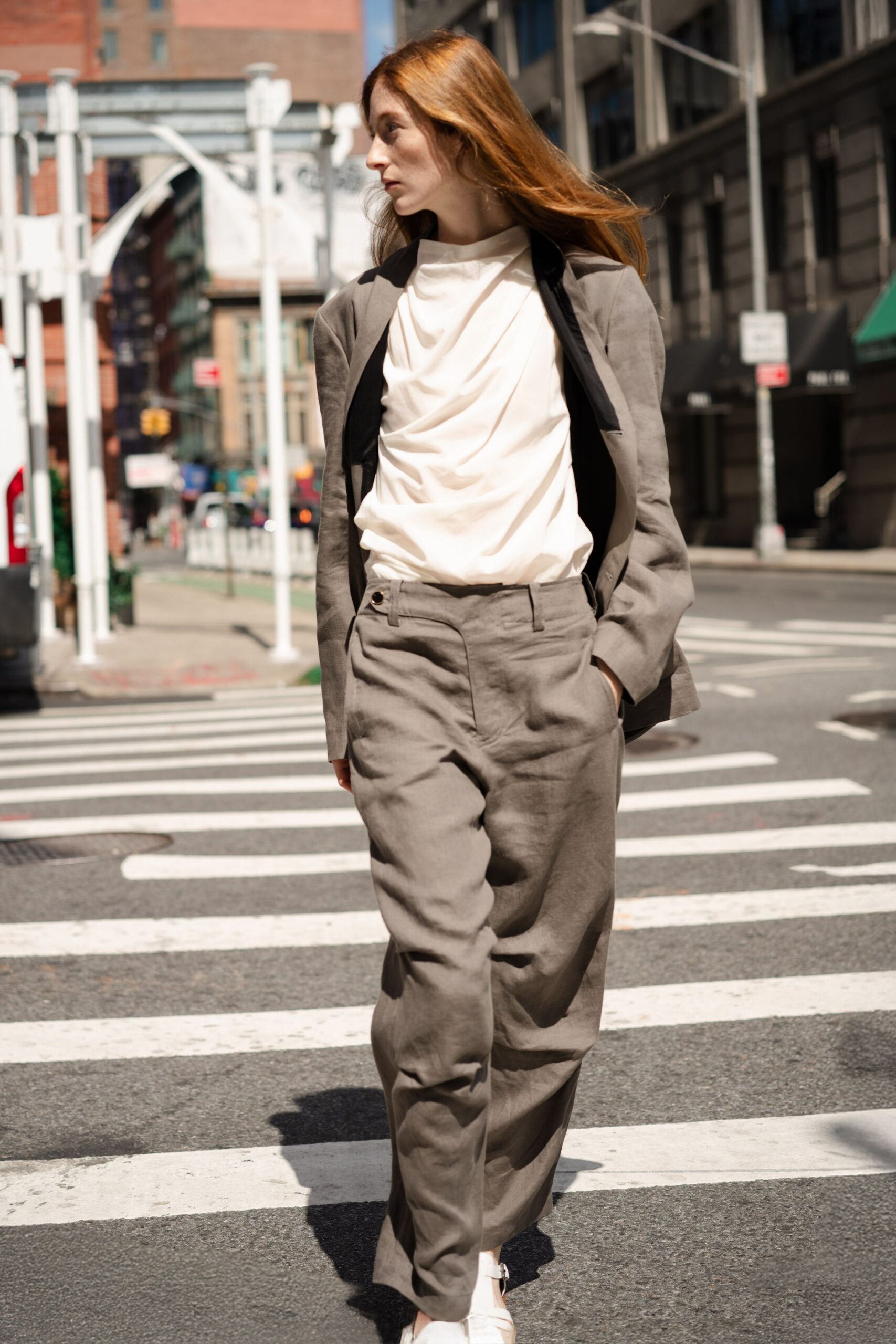 gray linen long-sleeve collared relaxed buttoned blazer