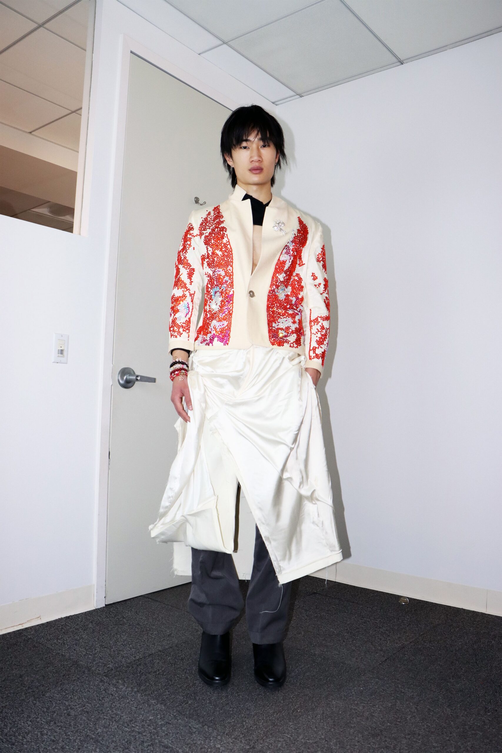 white silk long-sleeve collared tailored embroidered jacket