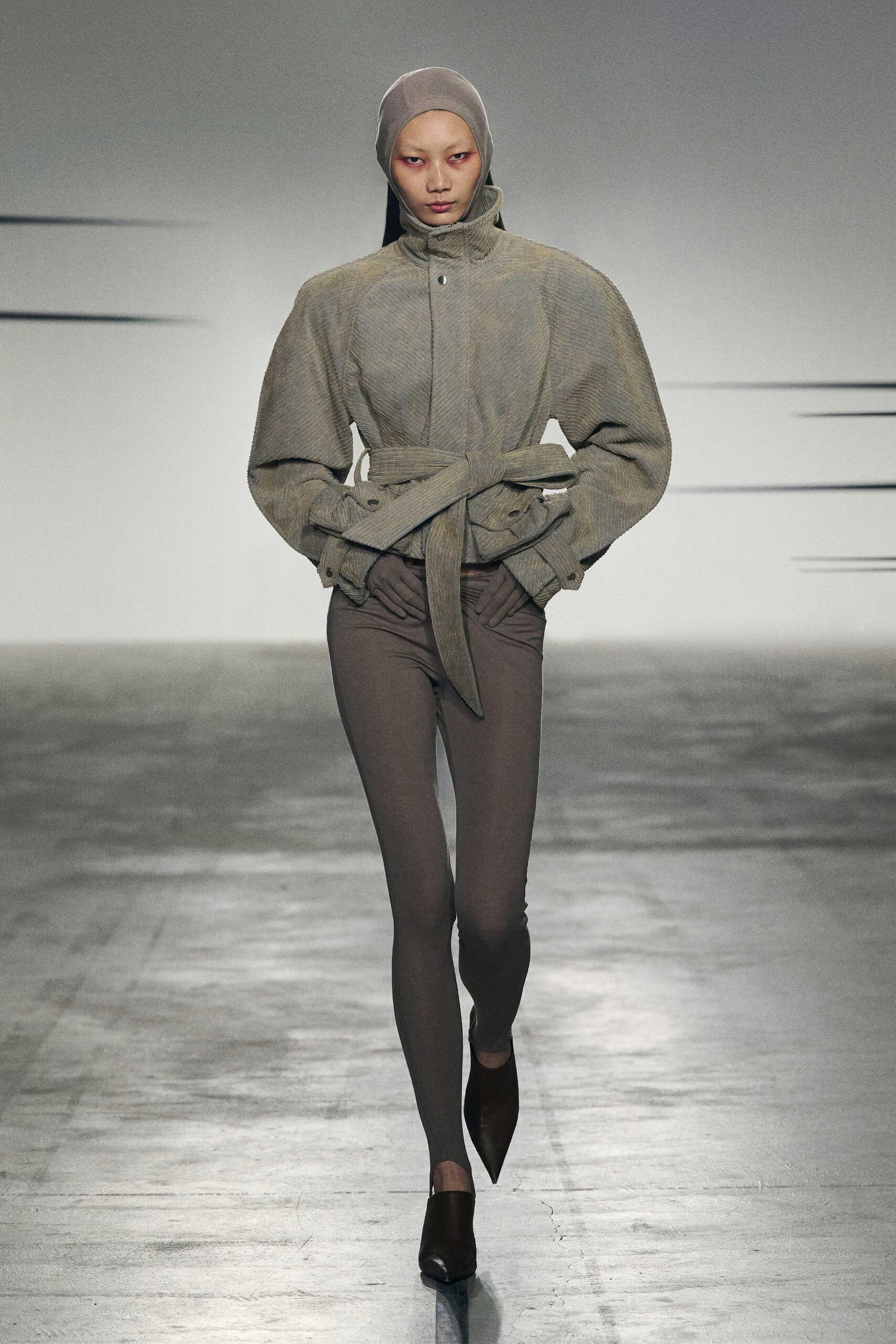 gray cotton long-sleeve collared fitted belted jacket