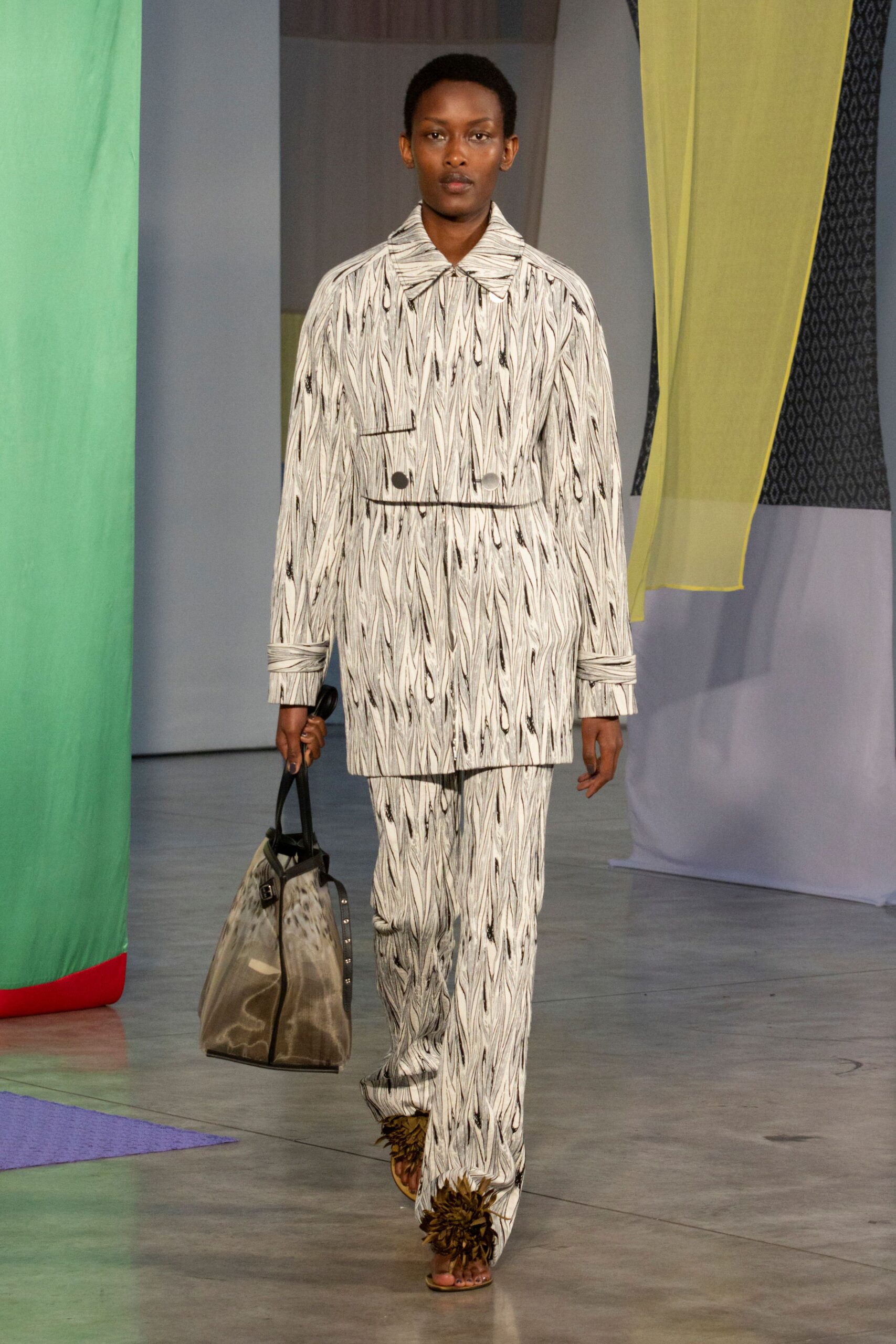printed relaxed suit with bag