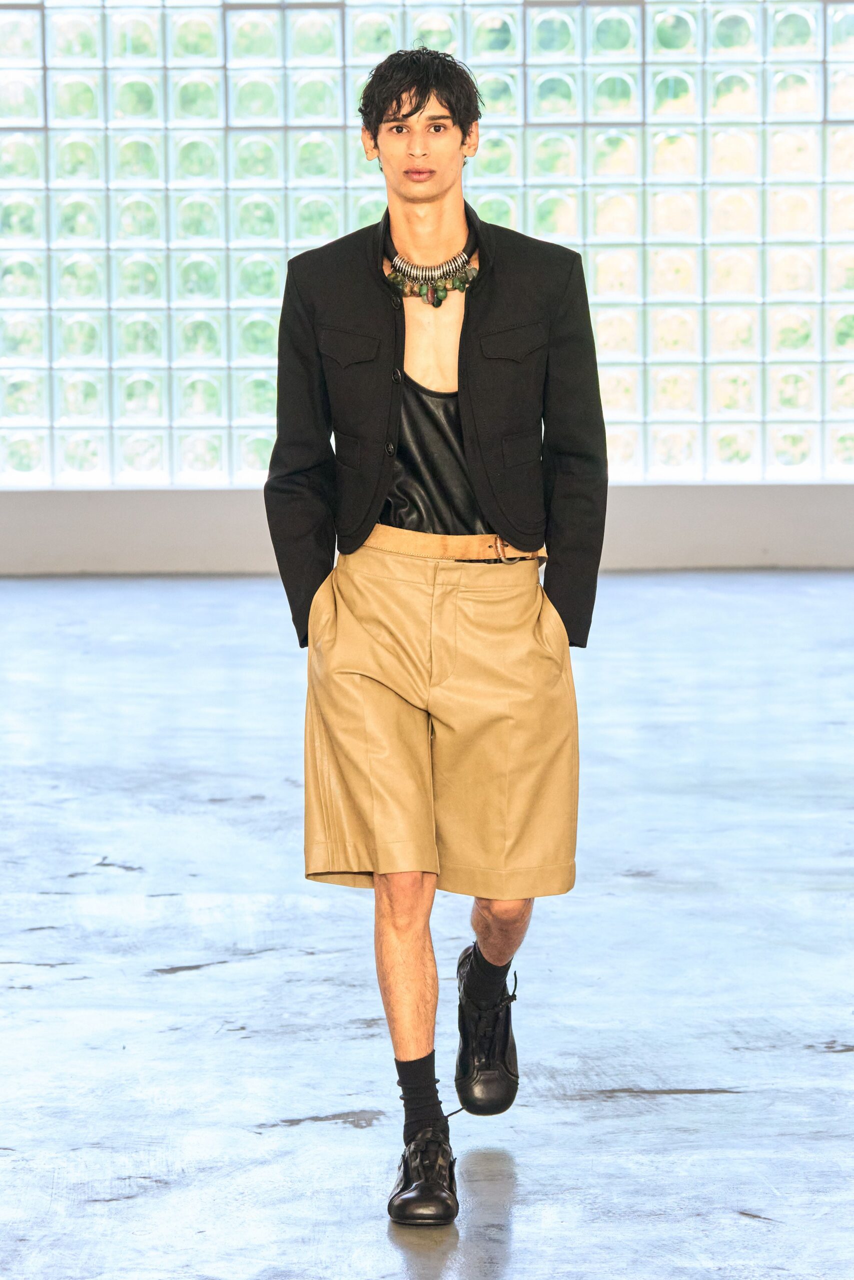 black cotton long-sleeve collared tailored buttoned jacket