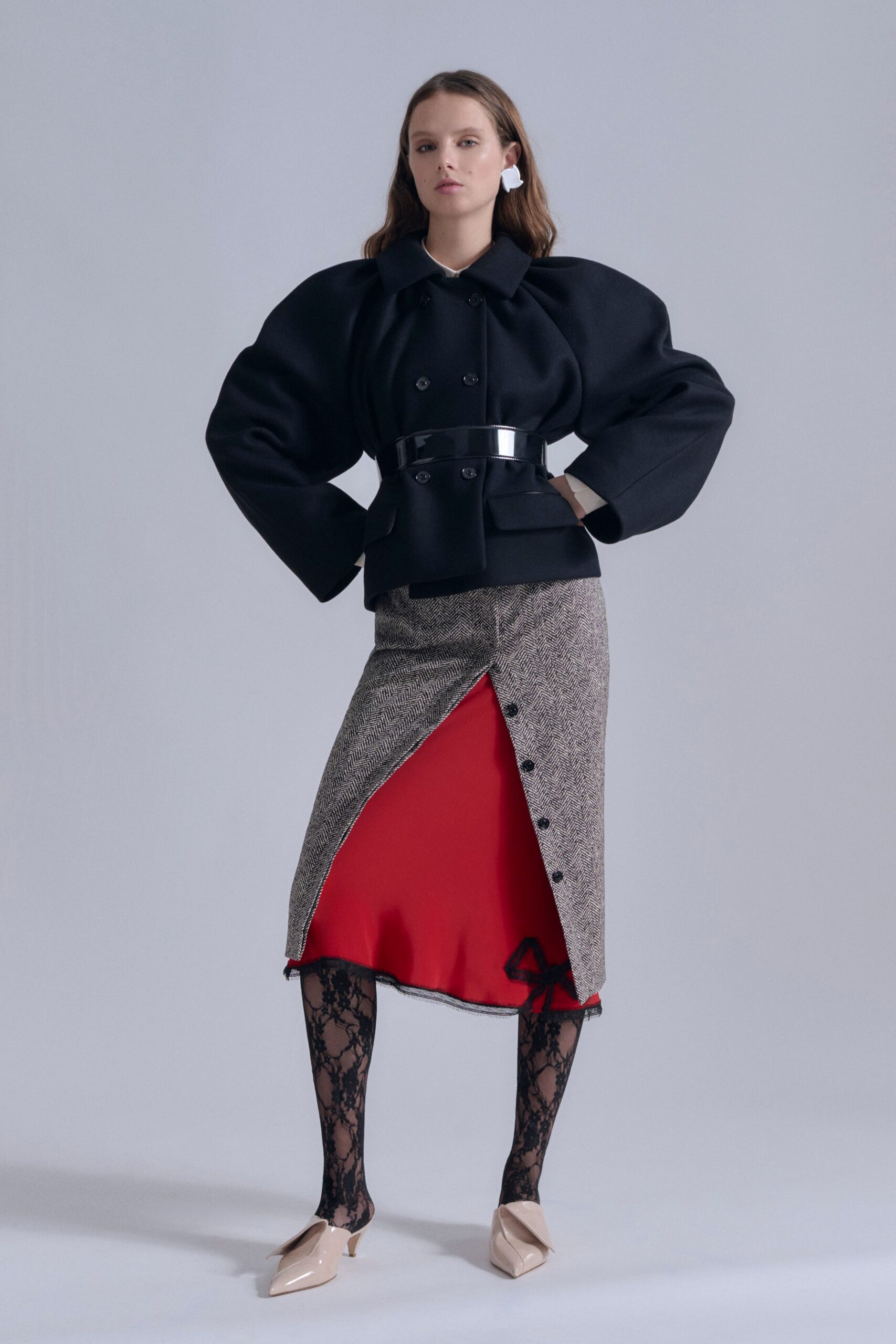 gray tweed slit fitted high-waisted buttoned skirt
