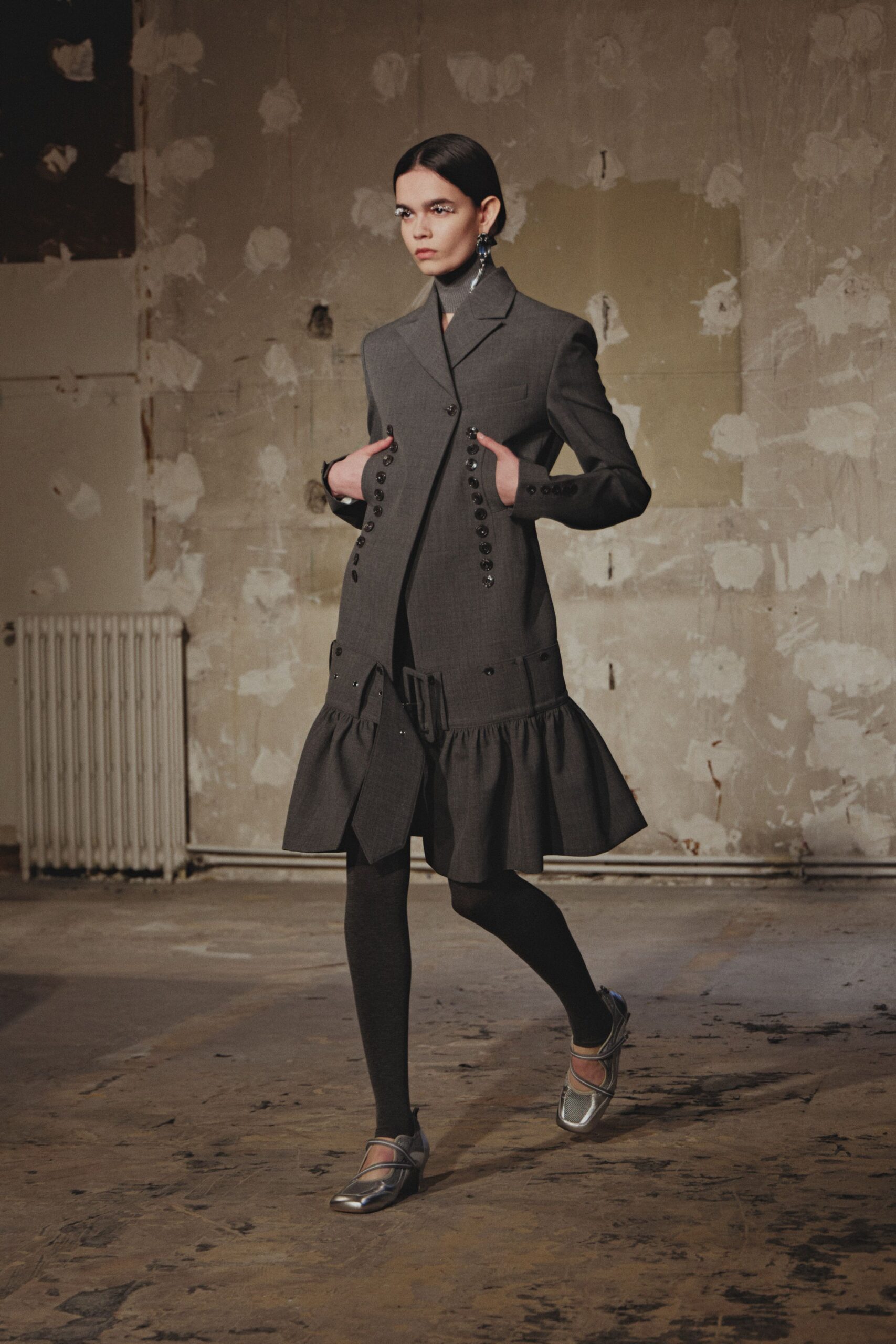 gray wool long-sleeve collared fitted pleated midi coat