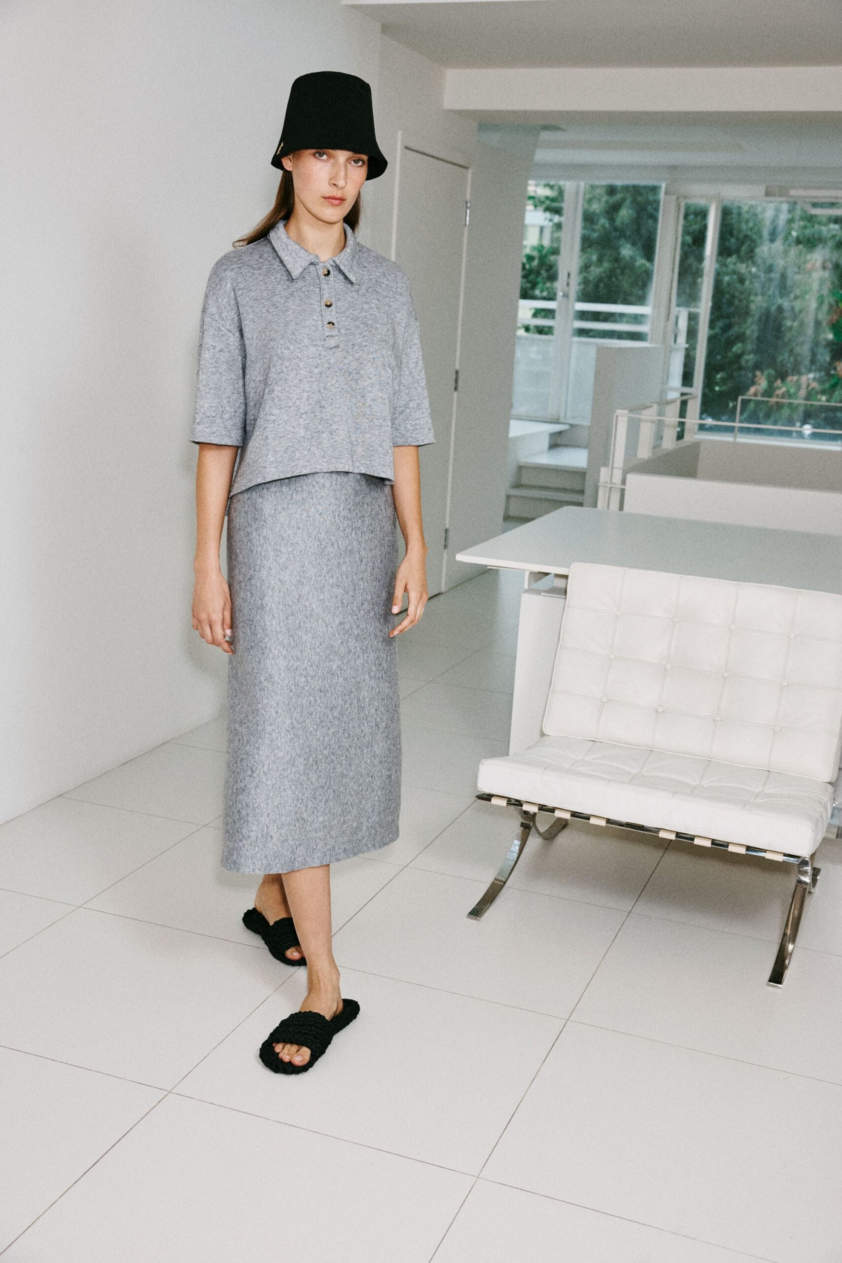 gray wool short-sleeve collared relaxed buttoned cropped top