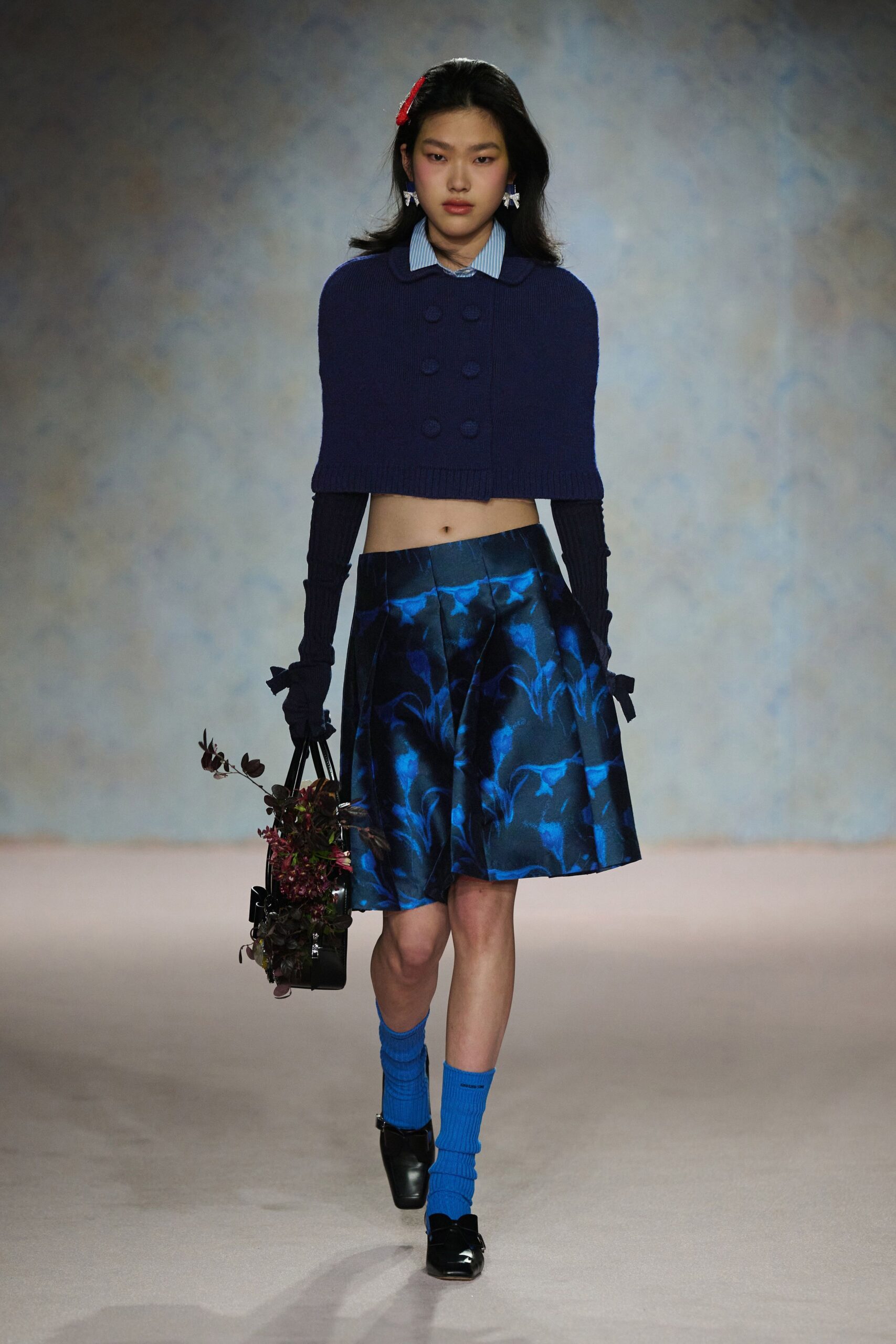 blue cotton long-sleeve collared fitted buttoned cropped top