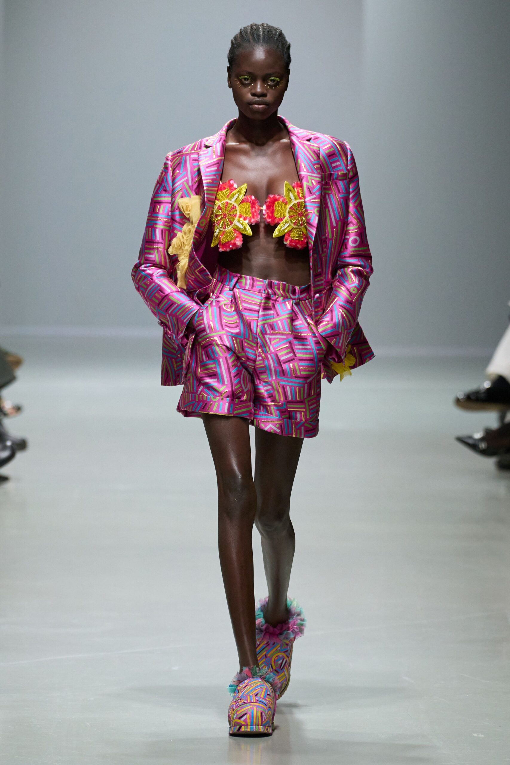 pink long-sleeve collared tailored printed blazer