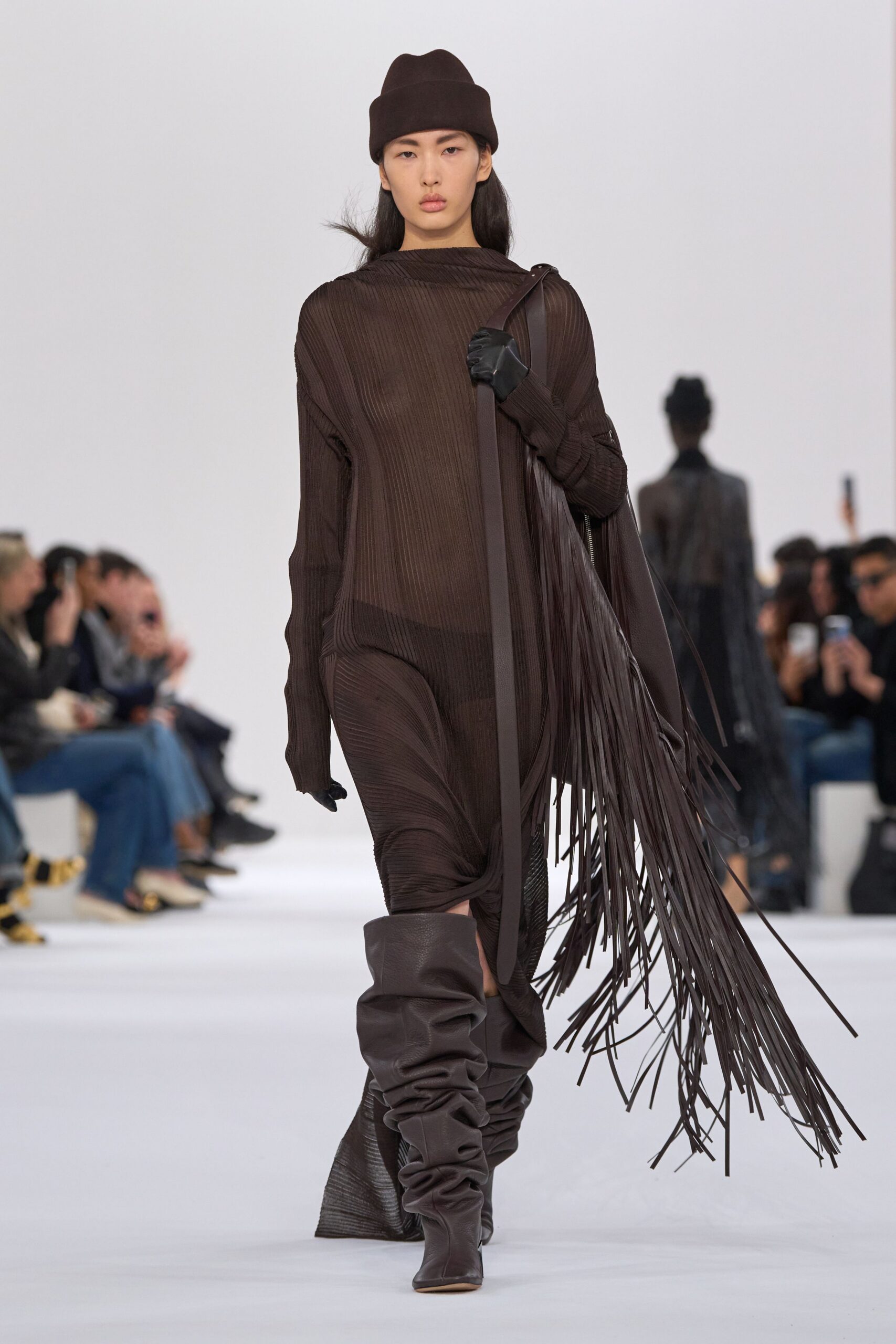 brown leather fitted gloves
