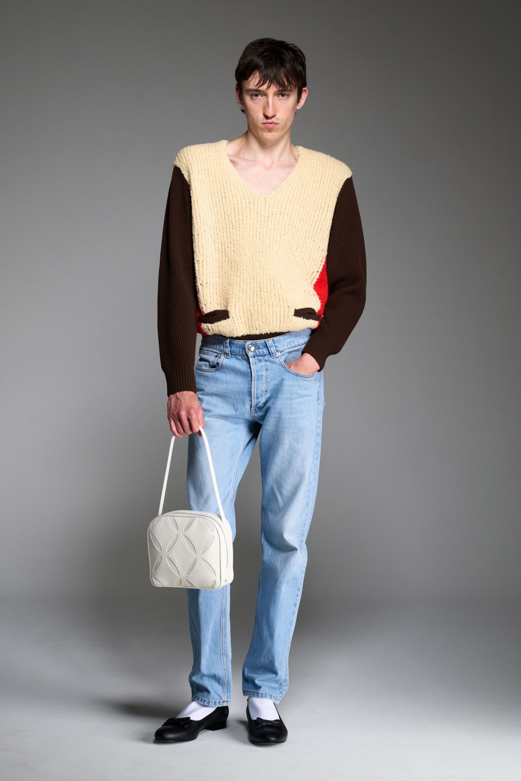 beige knit sweater with jeans