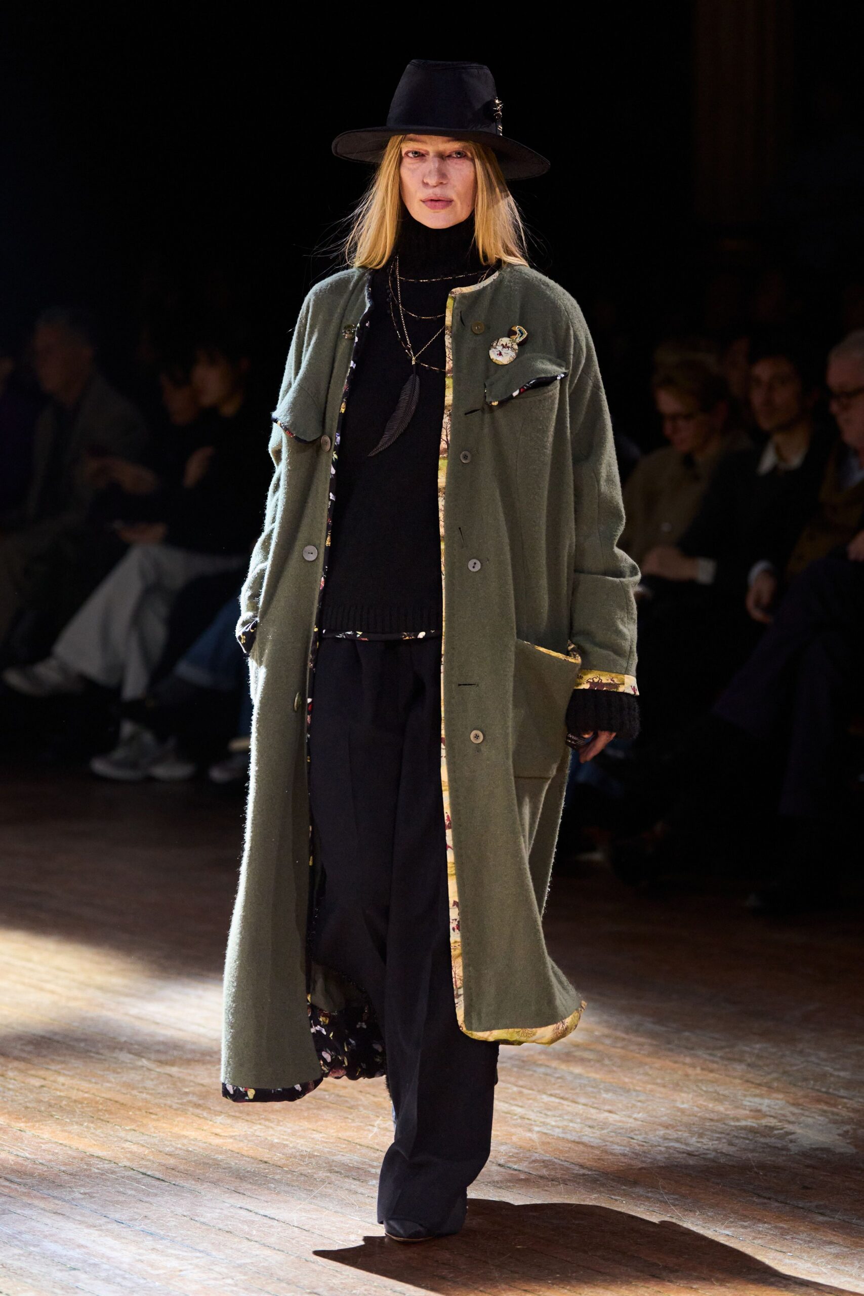 green wool long-sleeve collared relaxed buttoned pockets coat