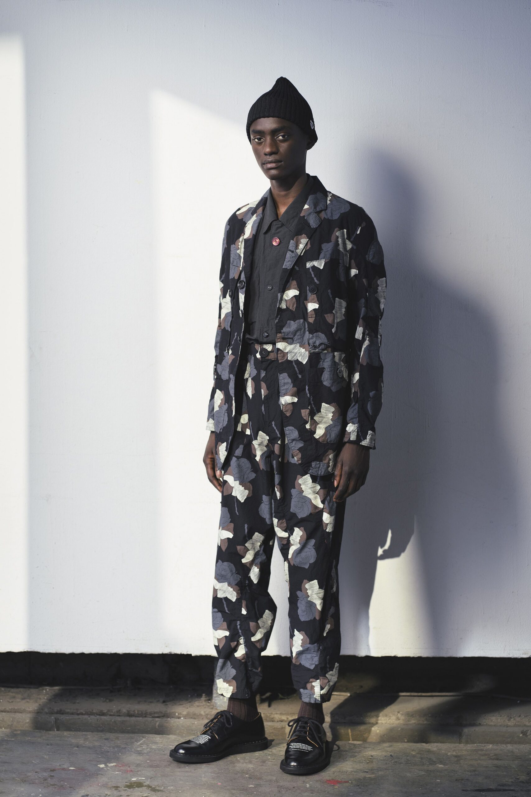 black cotton long-sleeve collared tailored printed suit